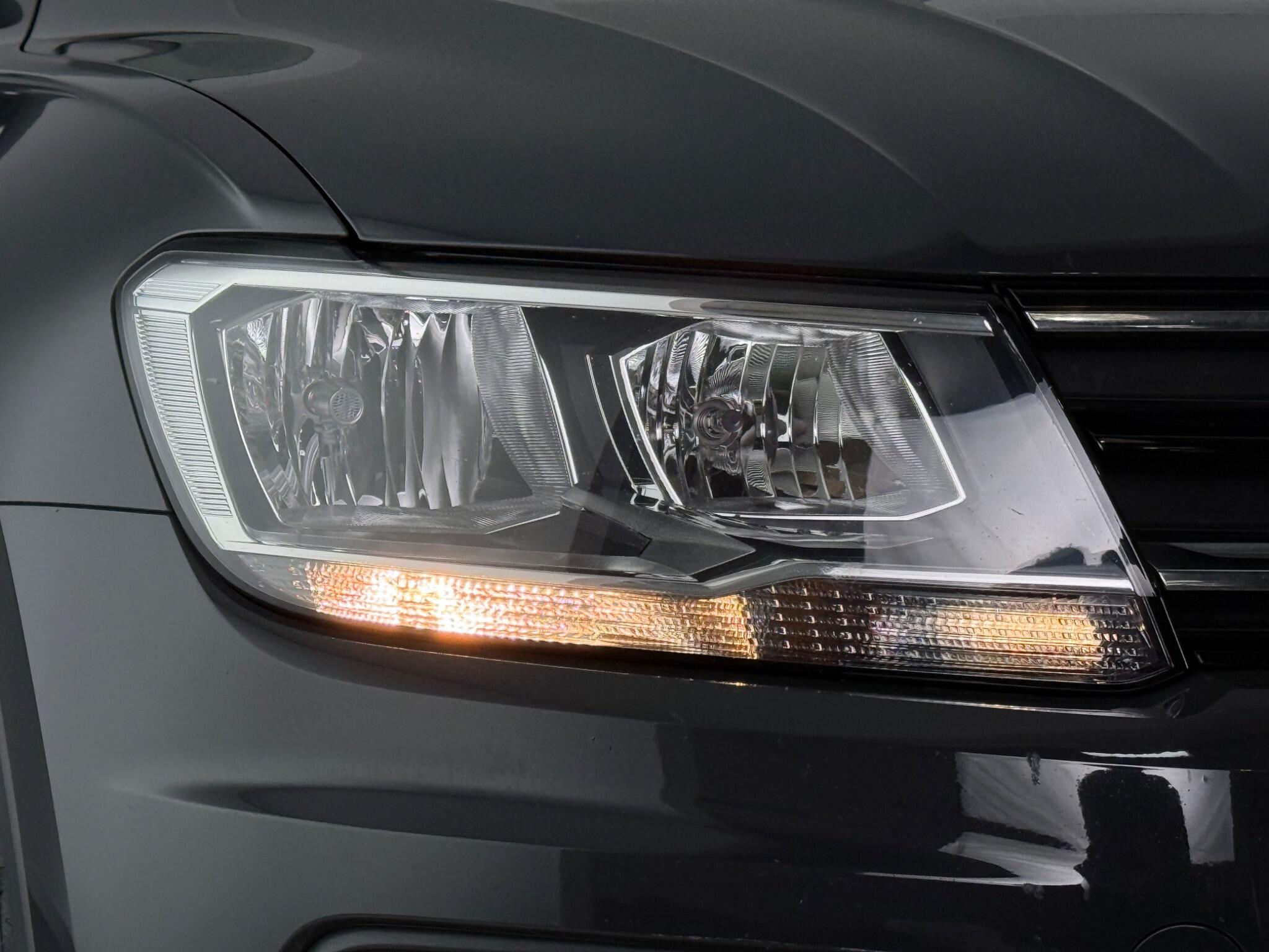 Volkswagen Tiguan view 4