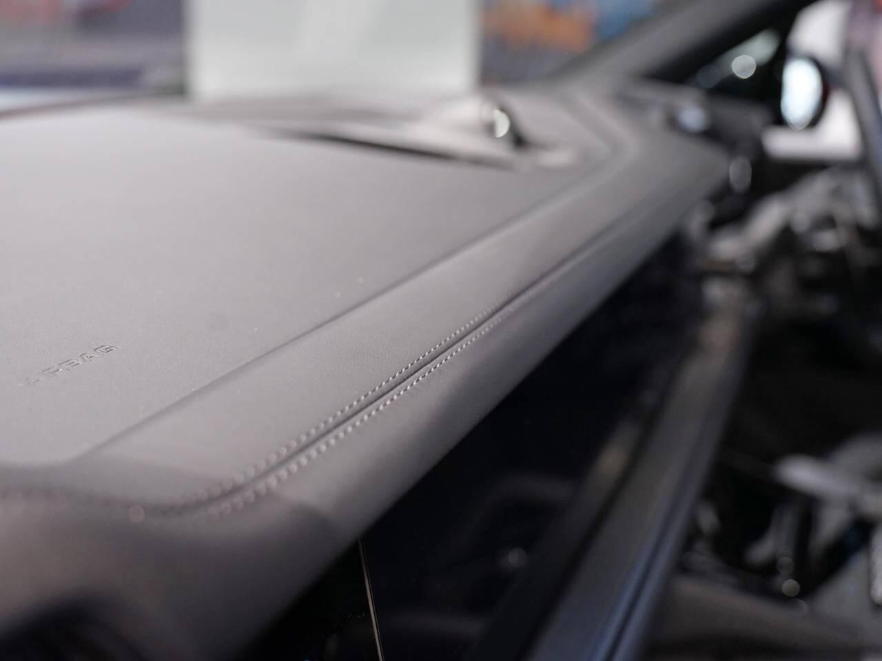 Porsche Cayenne view 37