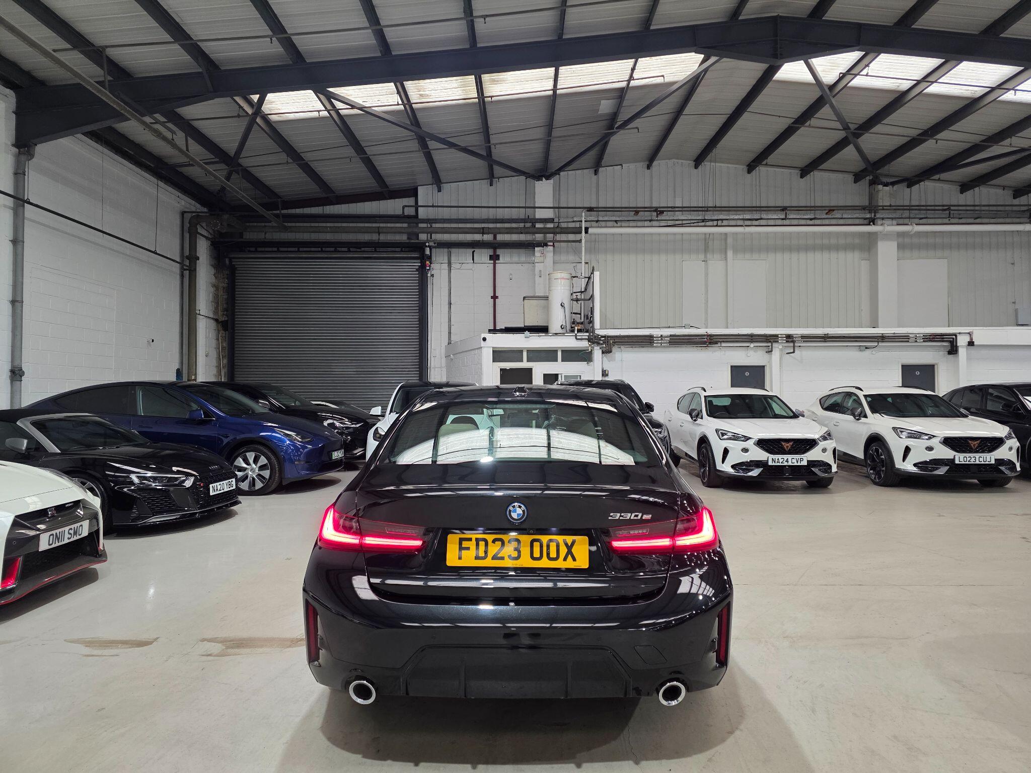 BMW 3 Series view 4