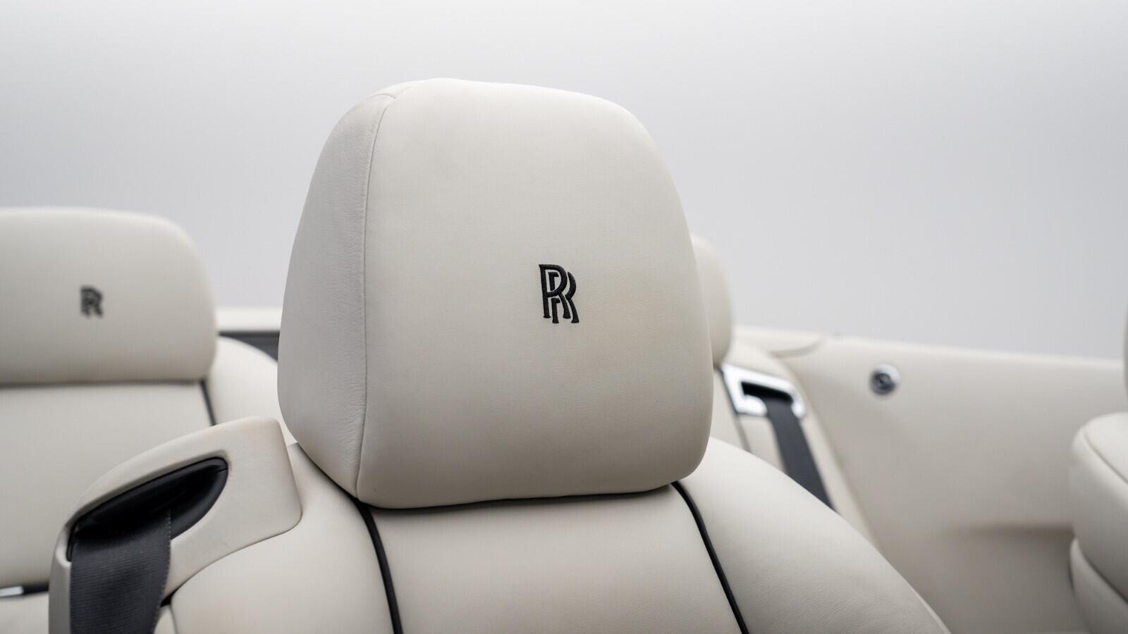 Rolls-Royce Dawn view 21