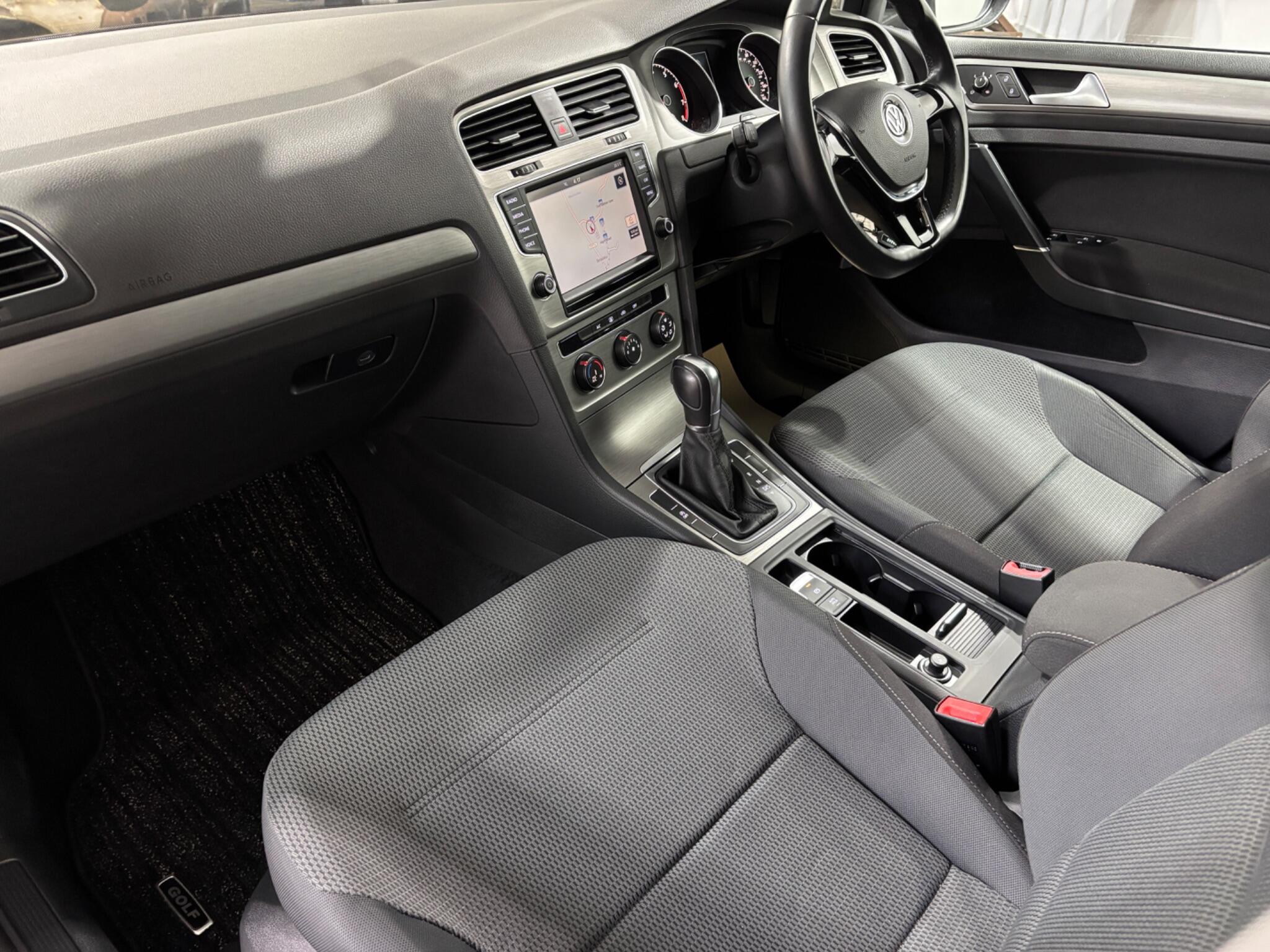 Volkswagen Golf view 19