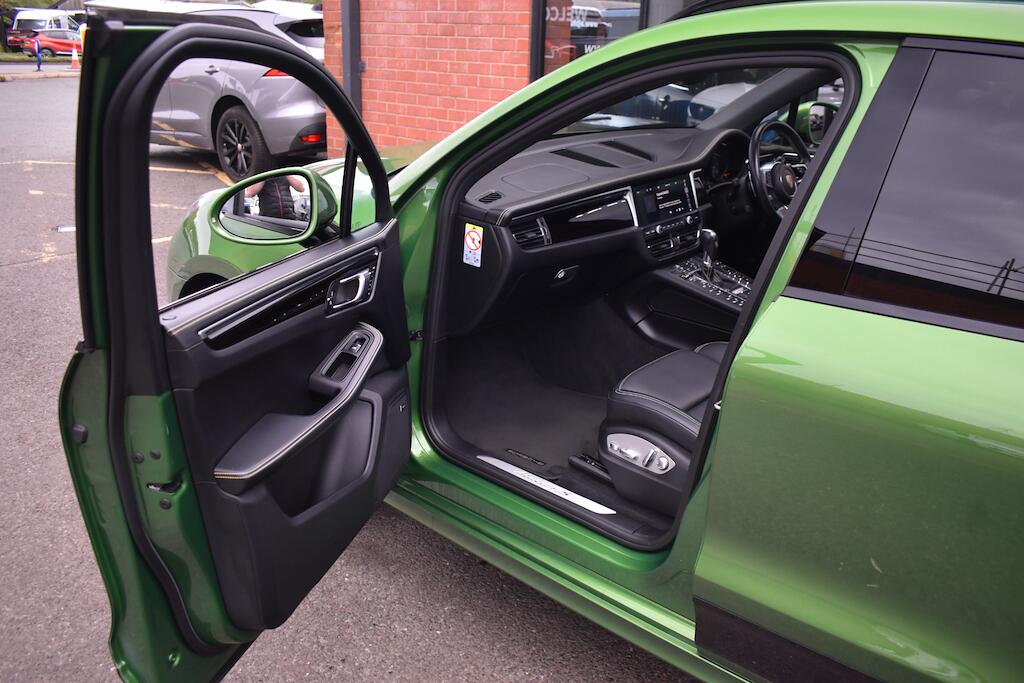 Porsche Macan view 43