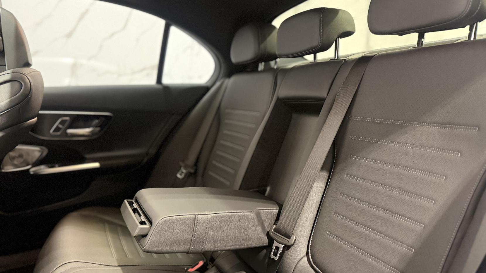 Mercedes-Benz C-Class view 29