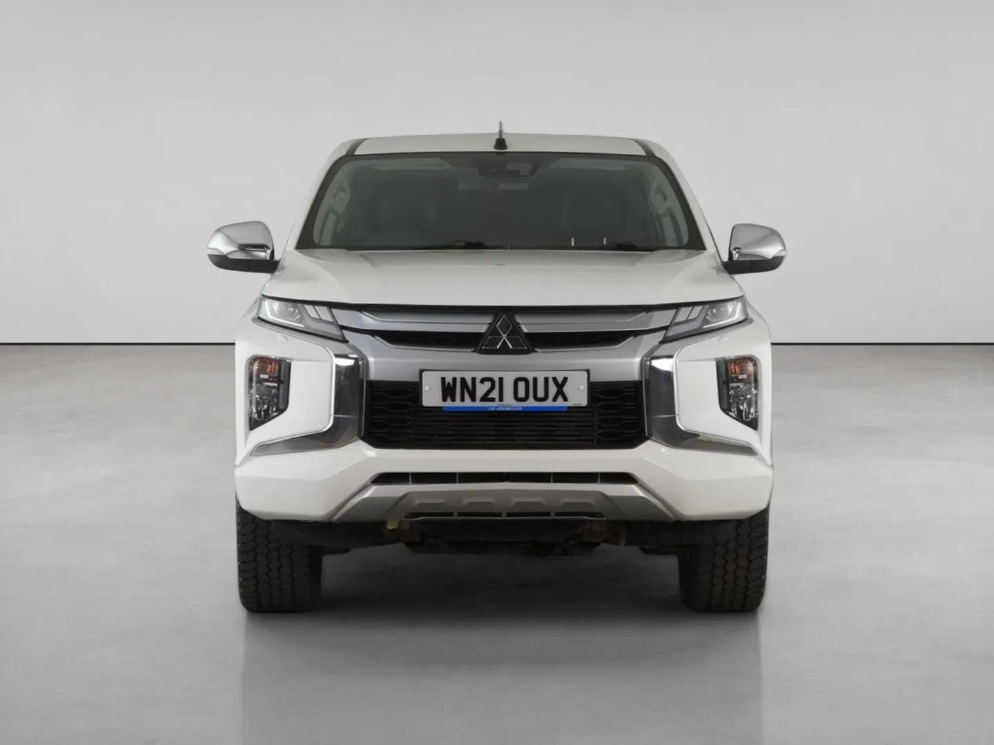 Mitsubishi L200 view 5