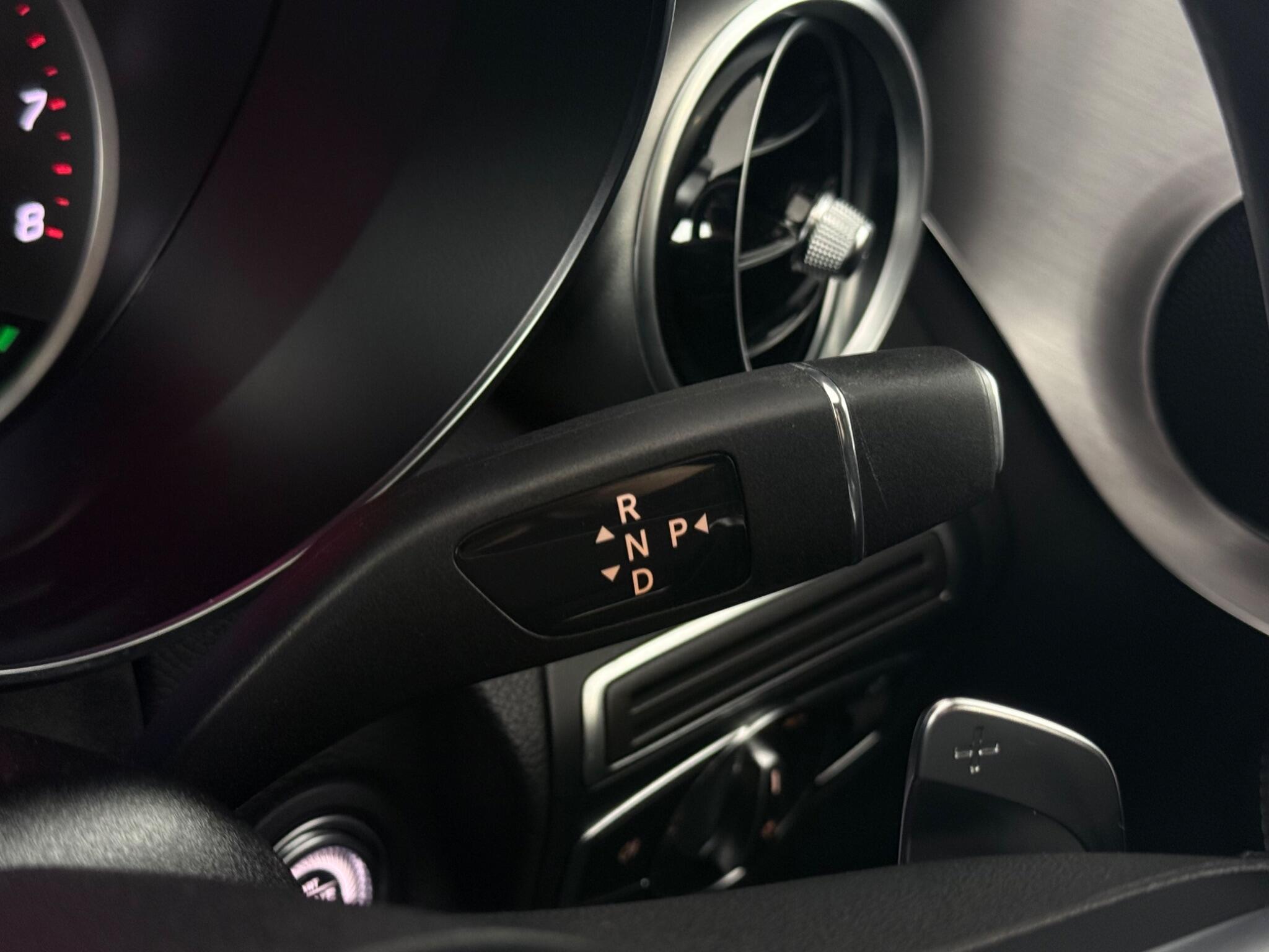 Mercedes-Benz C-Class view 19