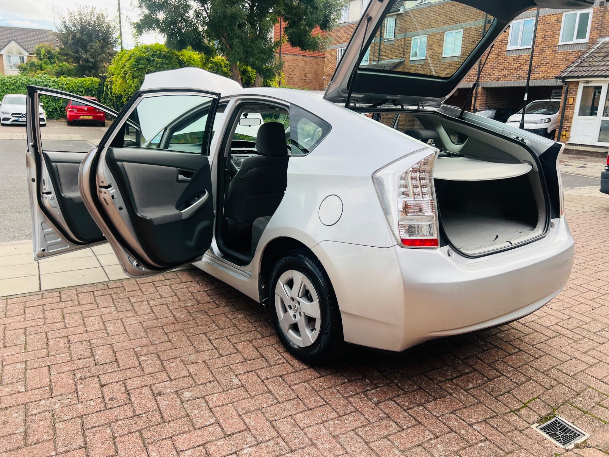 Toyota Prius view 6