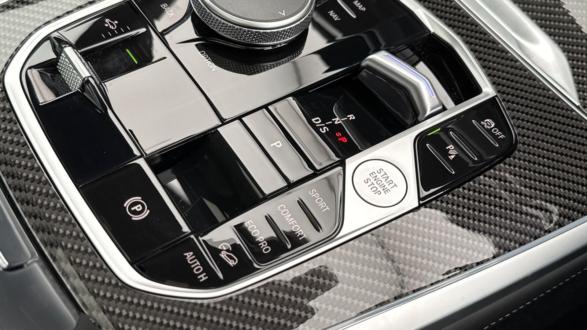BMW X7 view 20