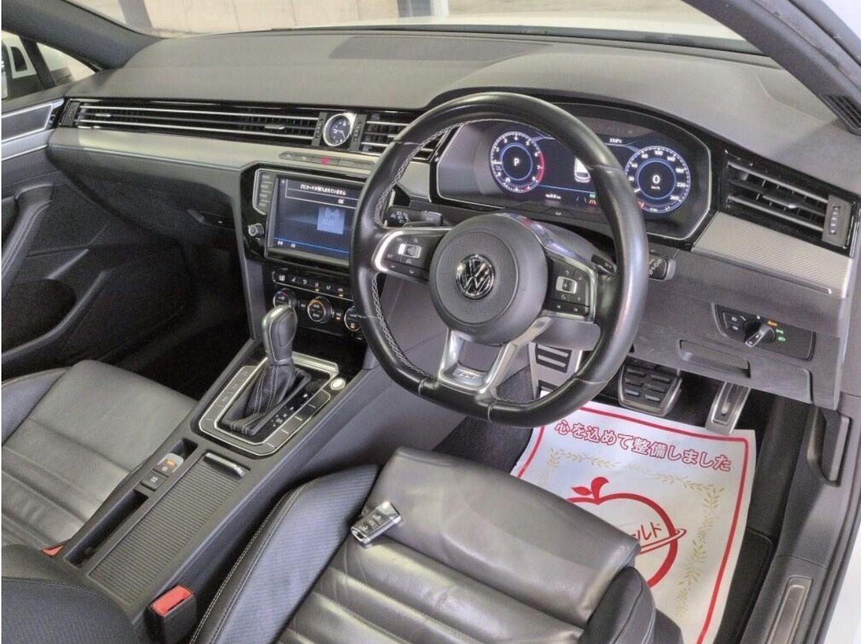 Volkswagen Passat view 5