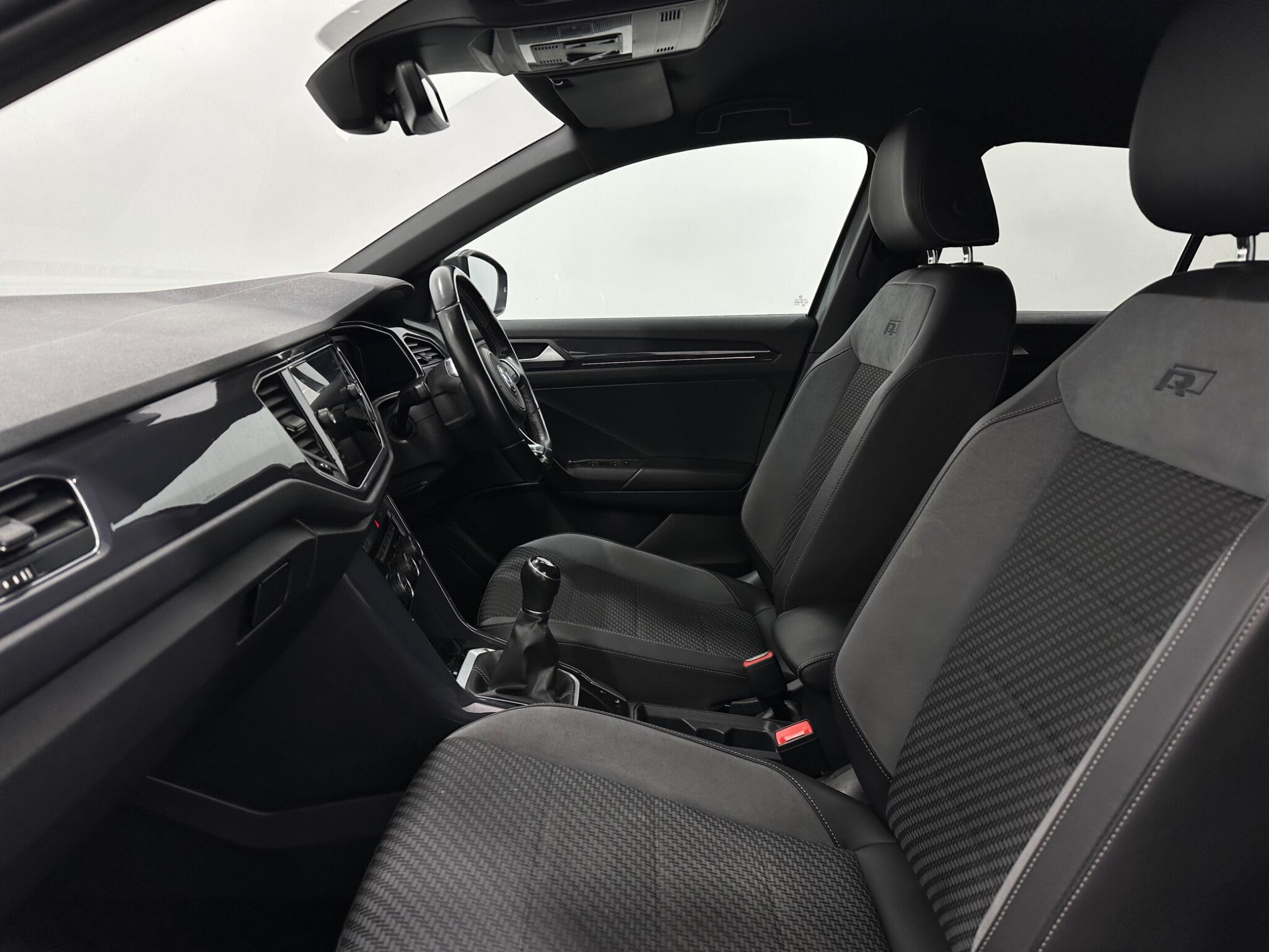 Volkswagen T-Roc view 35