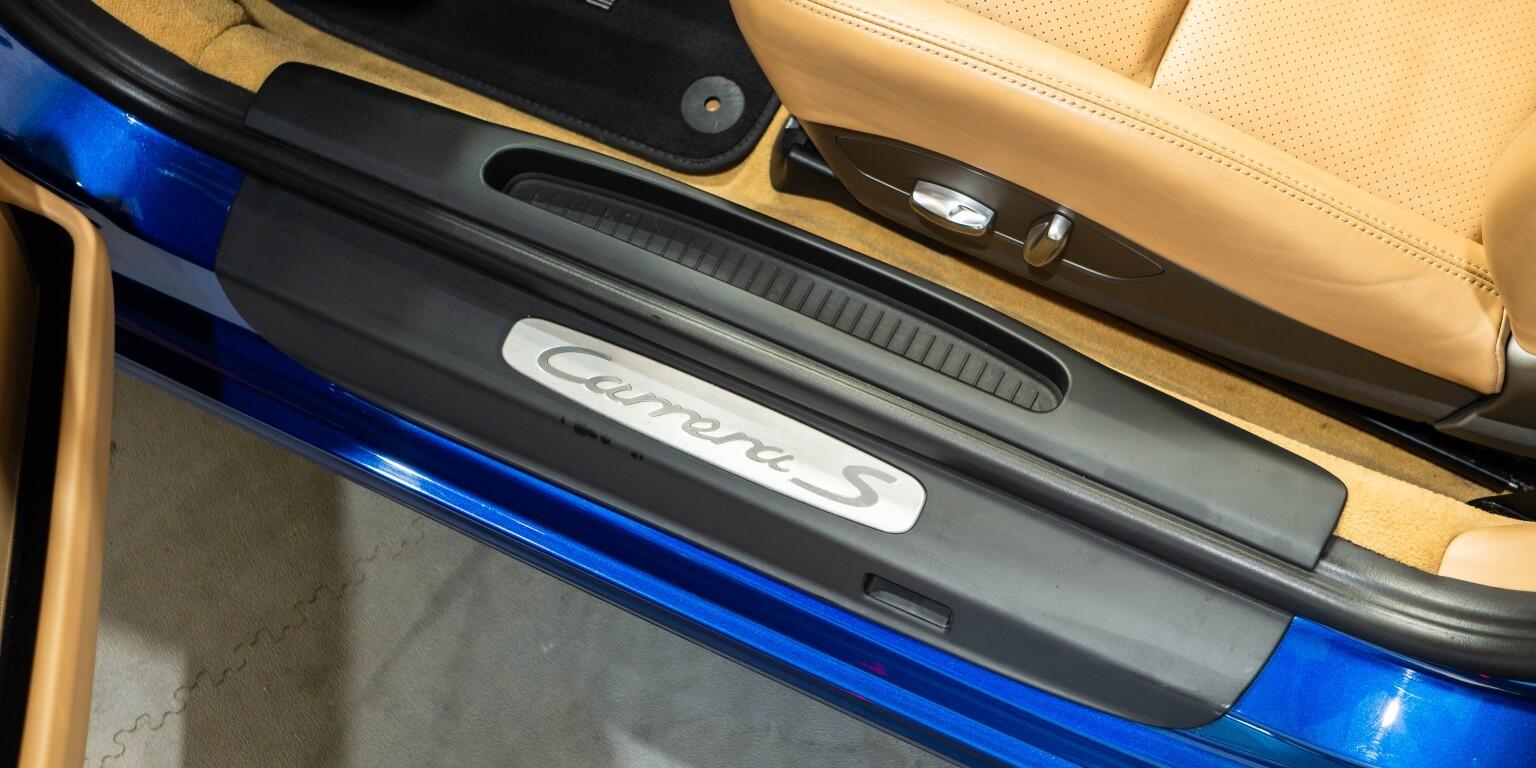 Porsche 911 view 27