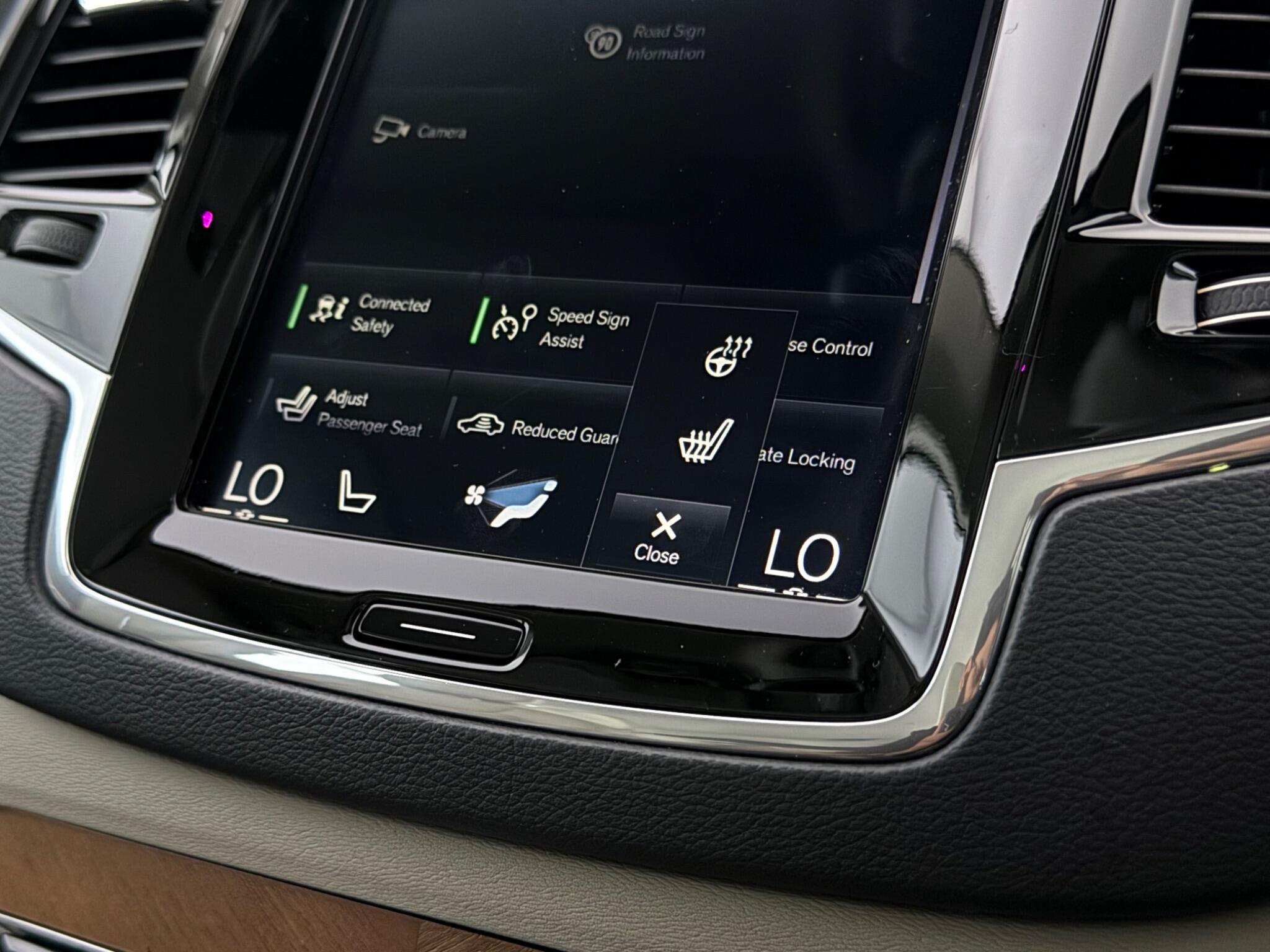 Volvo XC90 view 27