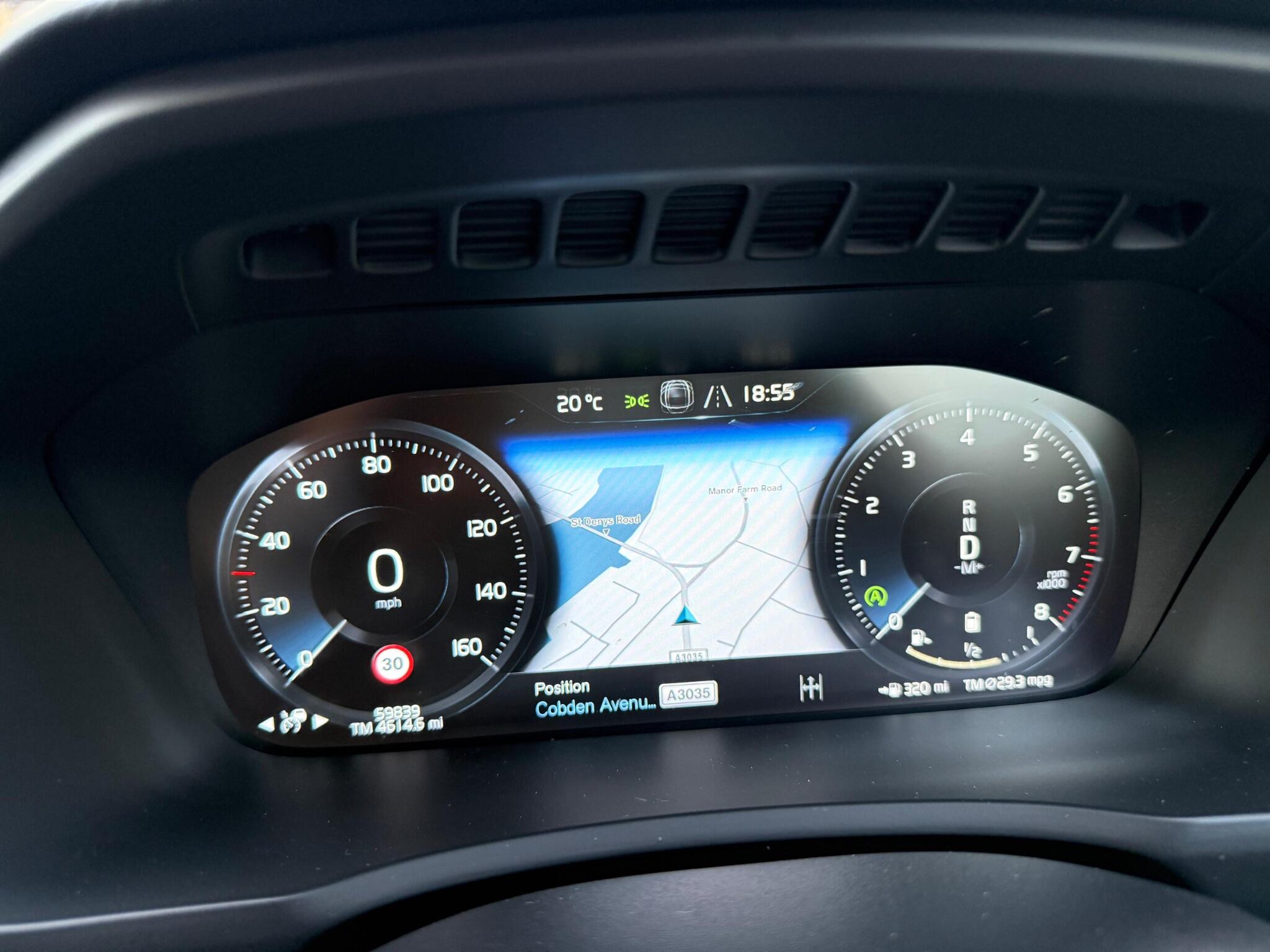 Volvo XC90 view 18