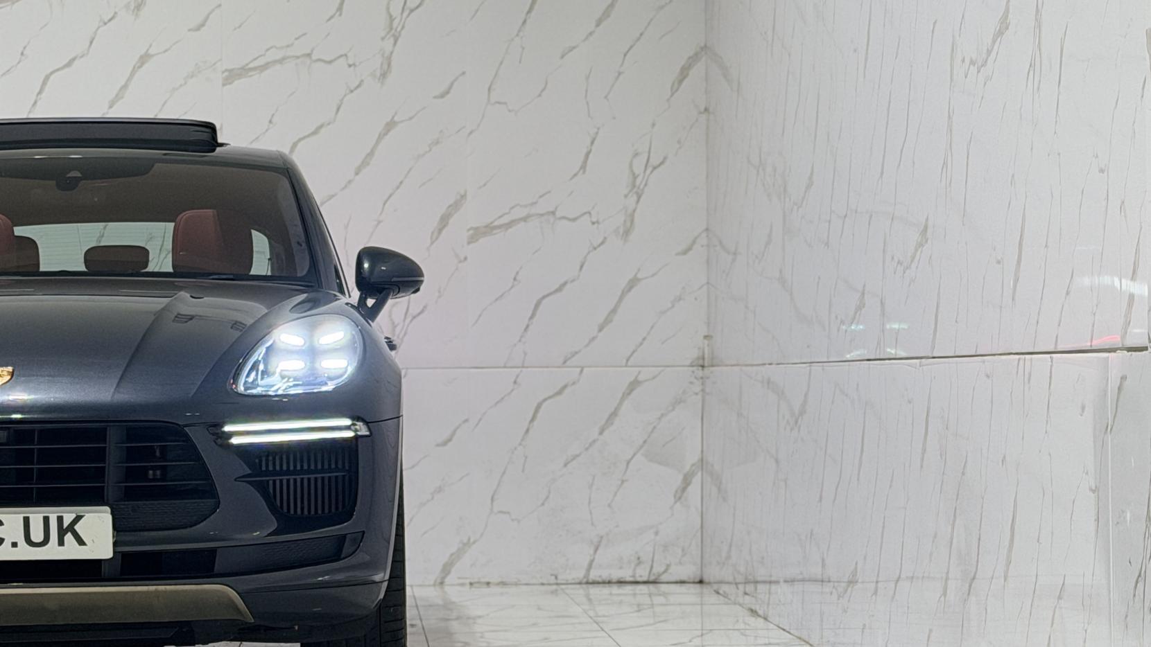 Porsche Macan view 38