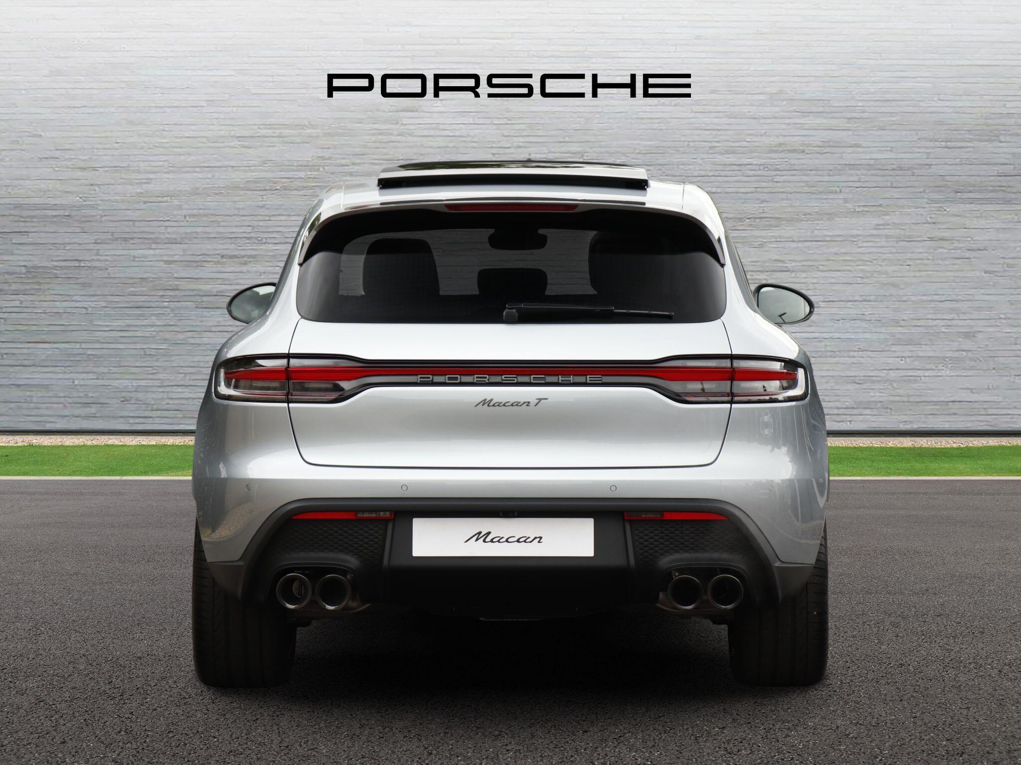 Porsche Macan view 44