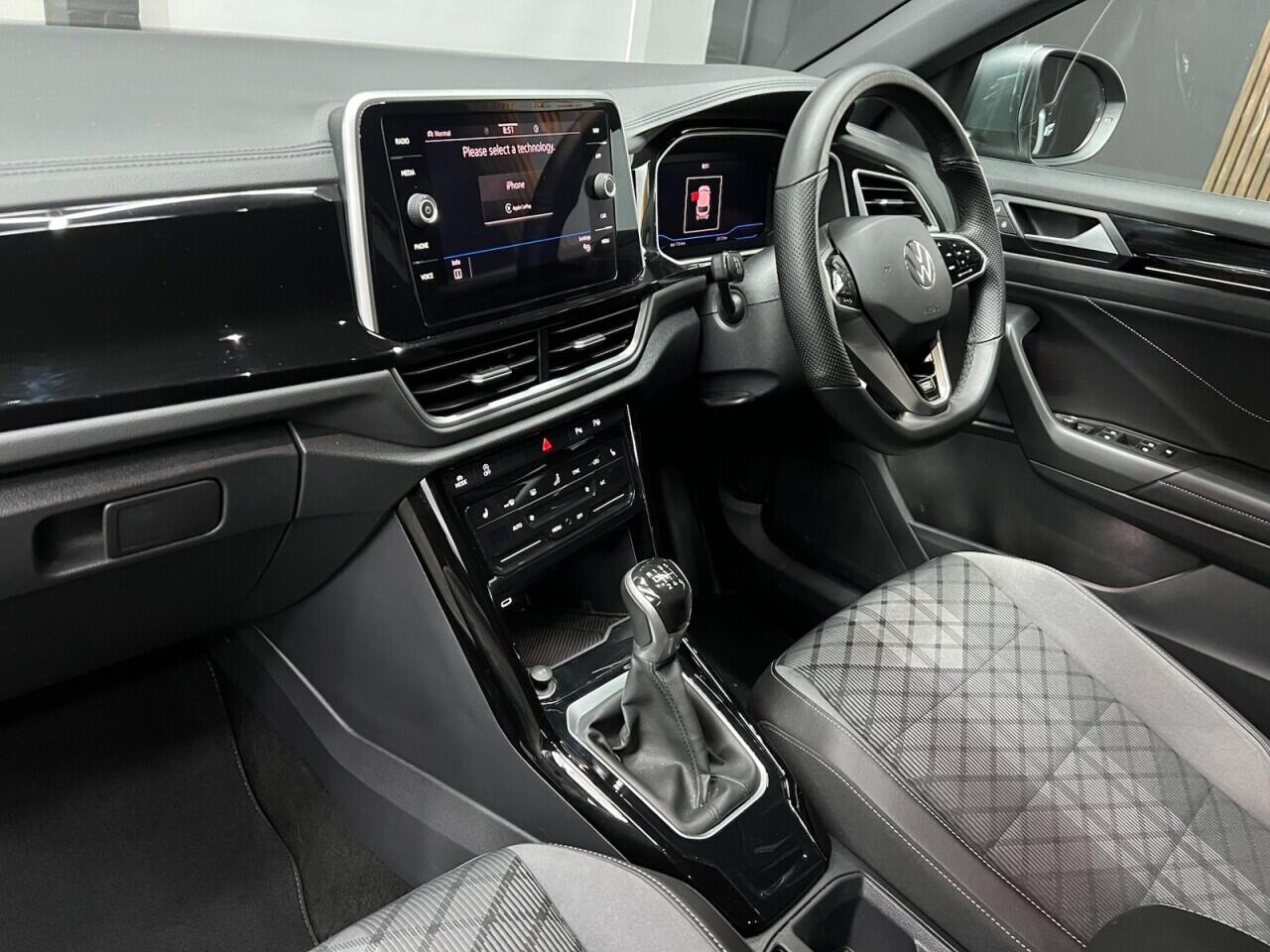 Volkswagen T-Roc view 32