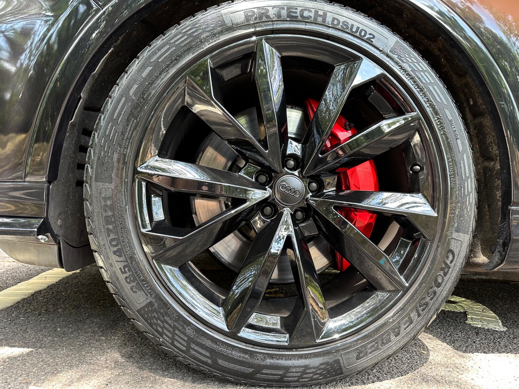 Audi SQ7 view 24