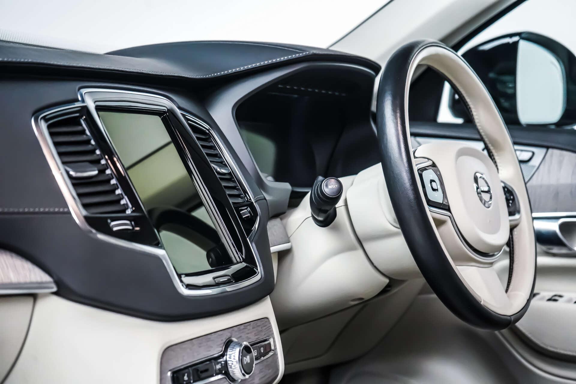 Volvo XC90 view 22