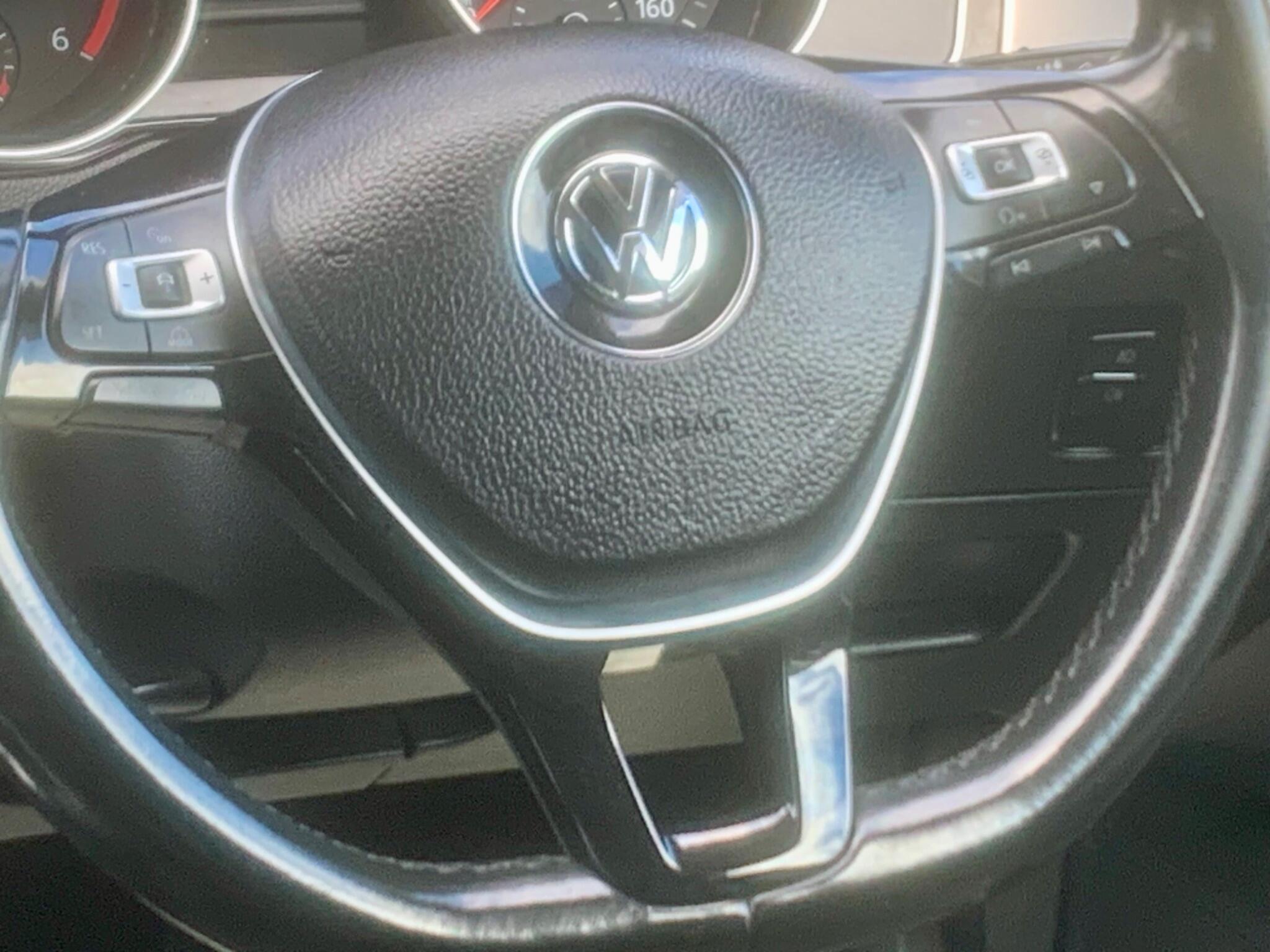 Volkswagen Passat view 17