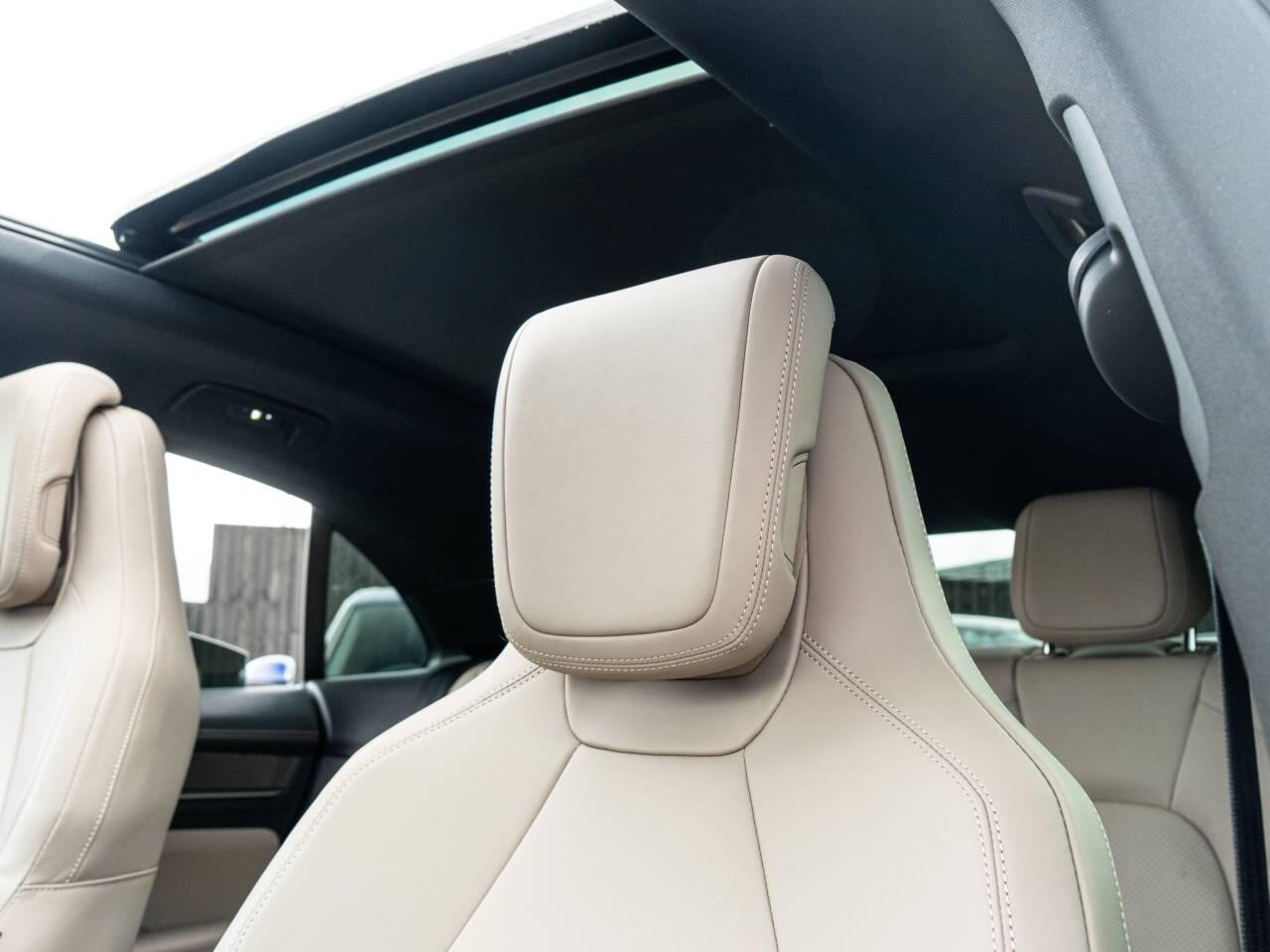 Porsche Macan view 36