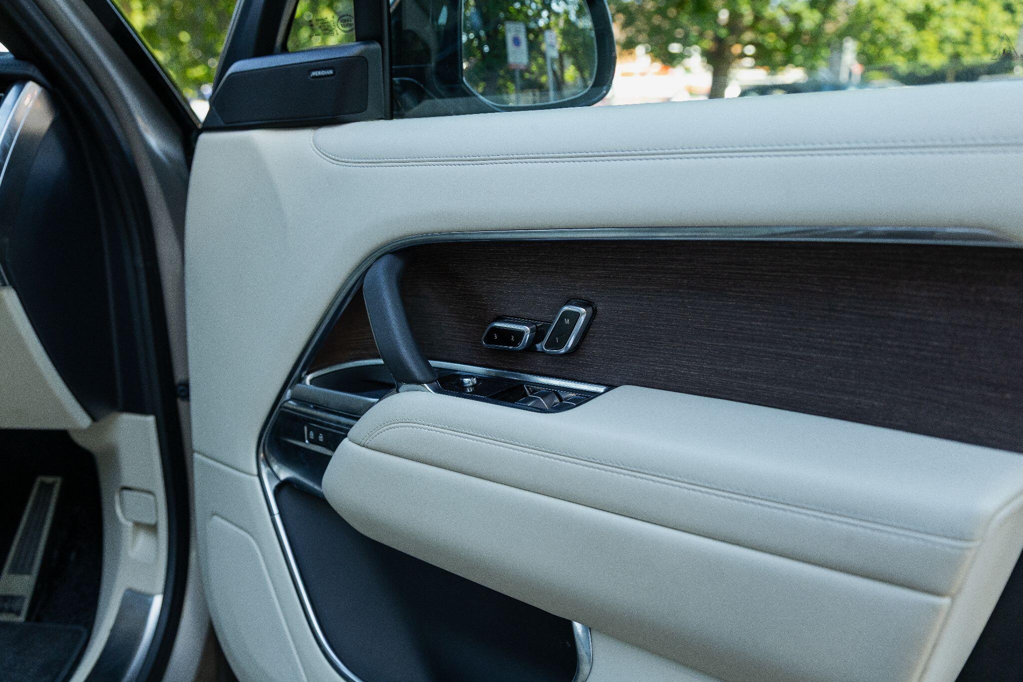 Land Rover Range Rover view 24