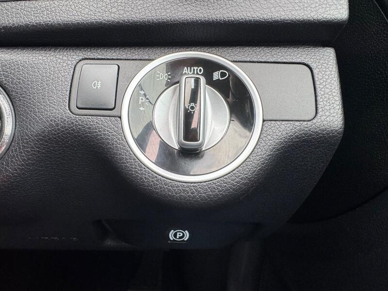 Mercedes-Benz C Class view 34