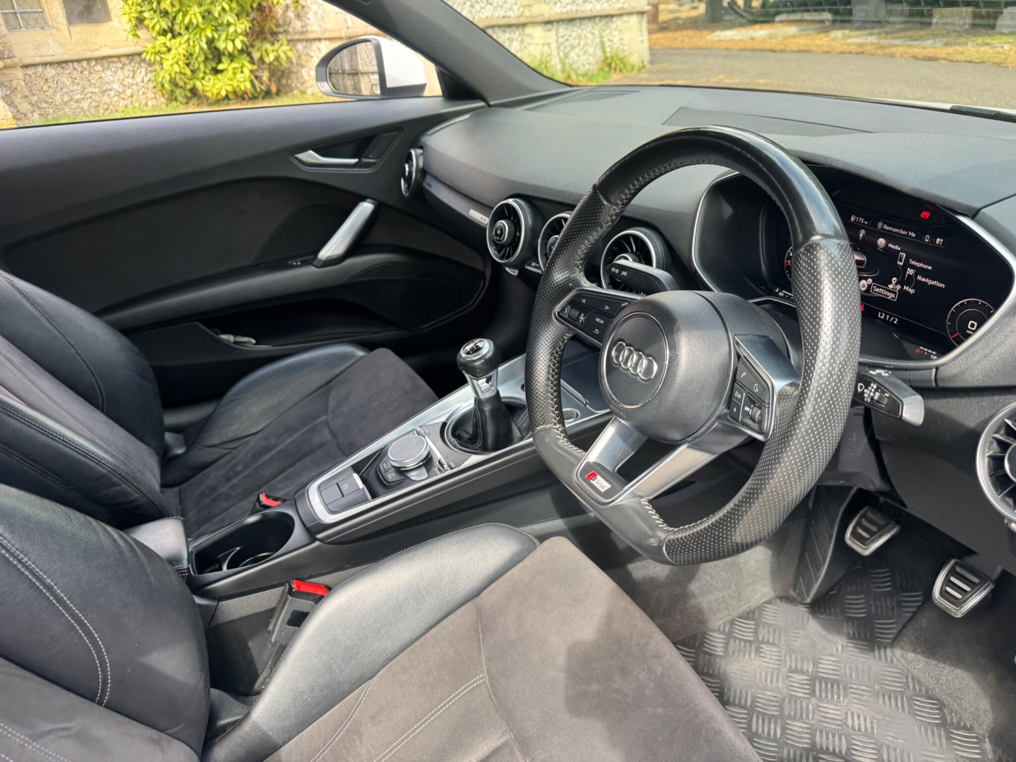 Audi TT view 23