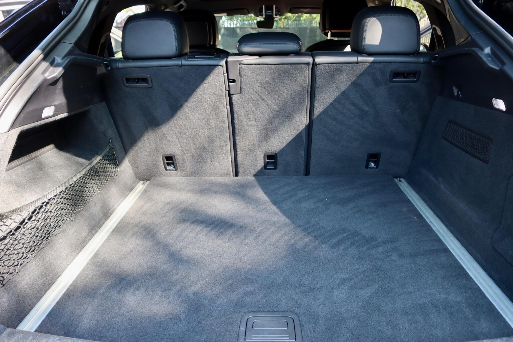 Porsche Cayenne view 36