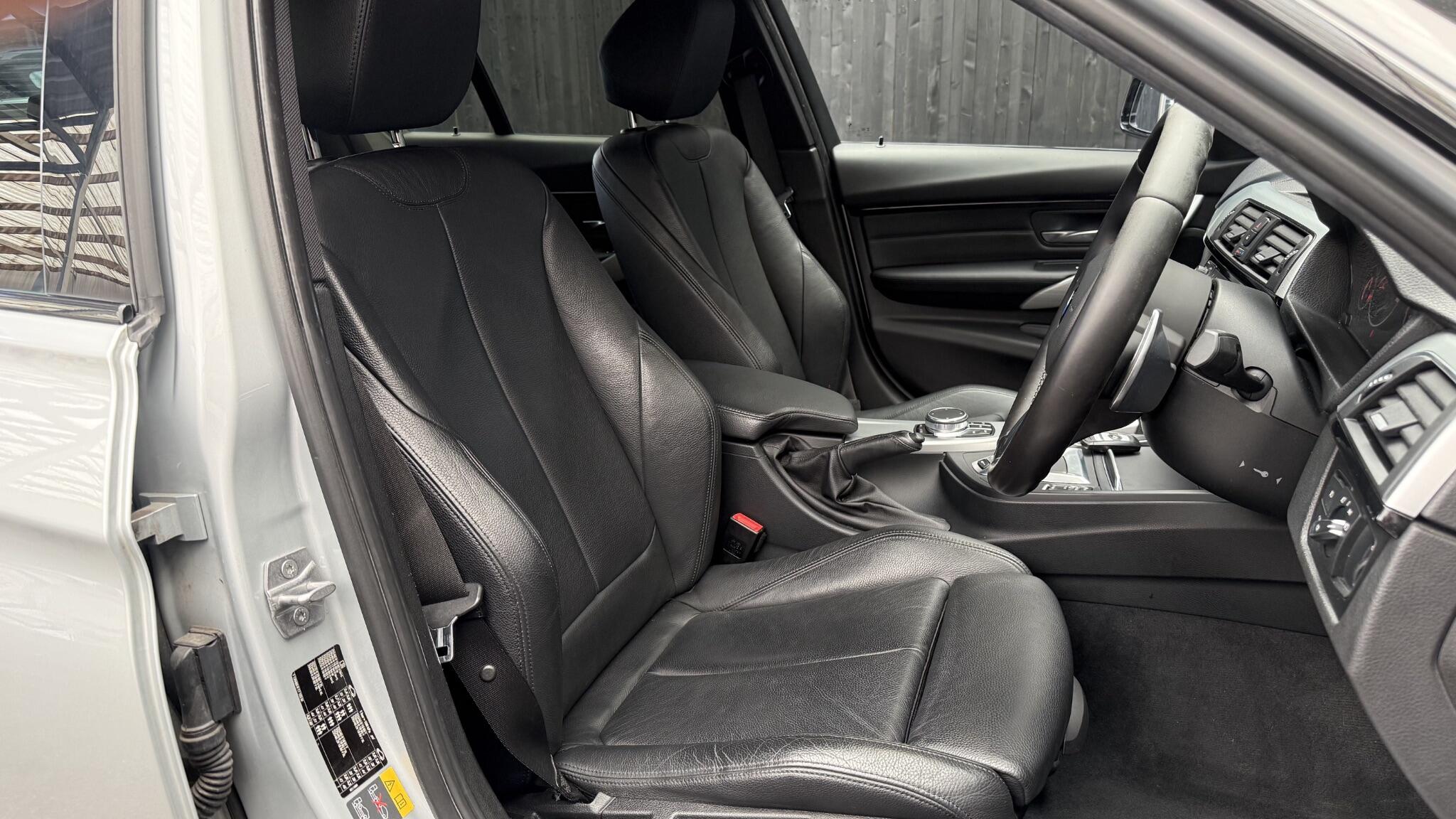 BMW 3 Series view 18