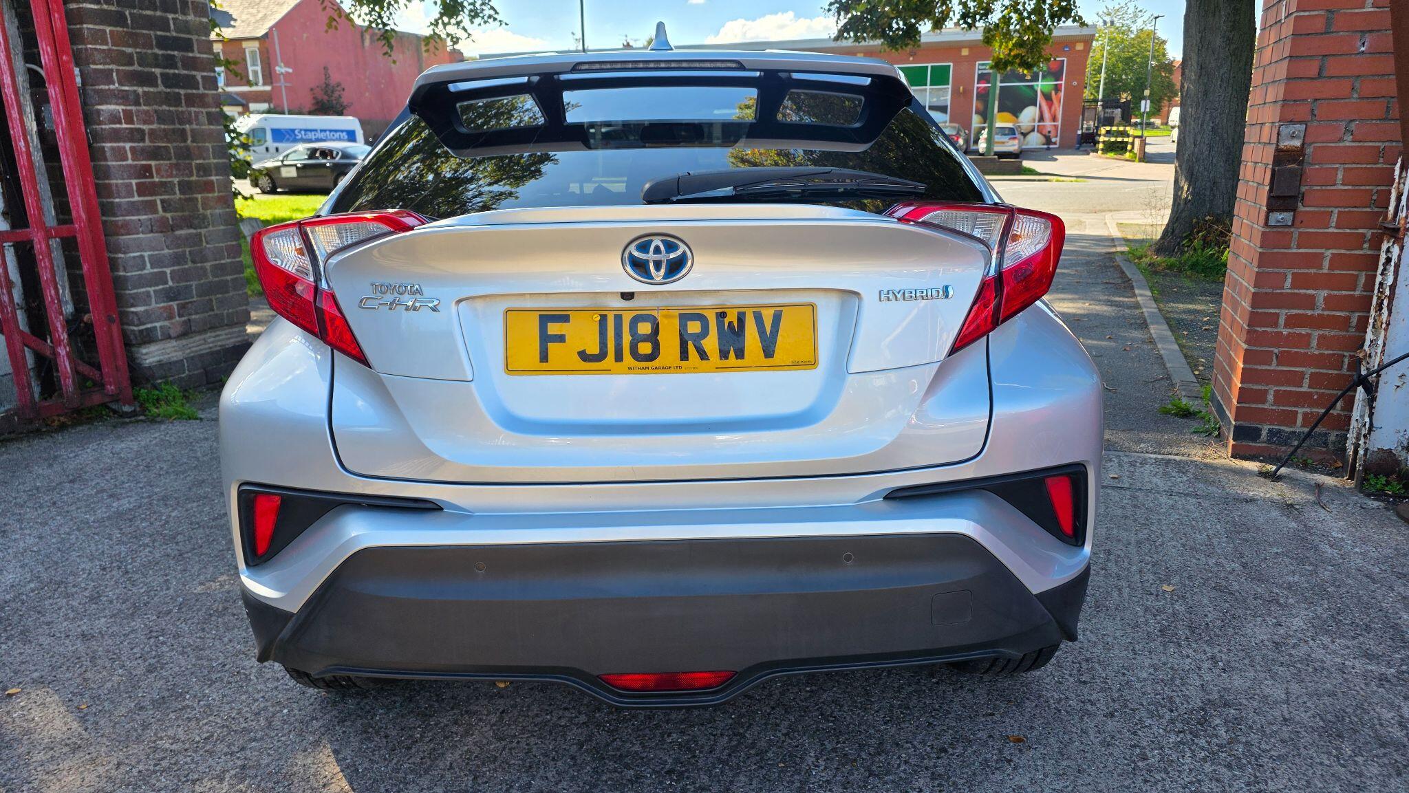 Toyota C-HR view 9