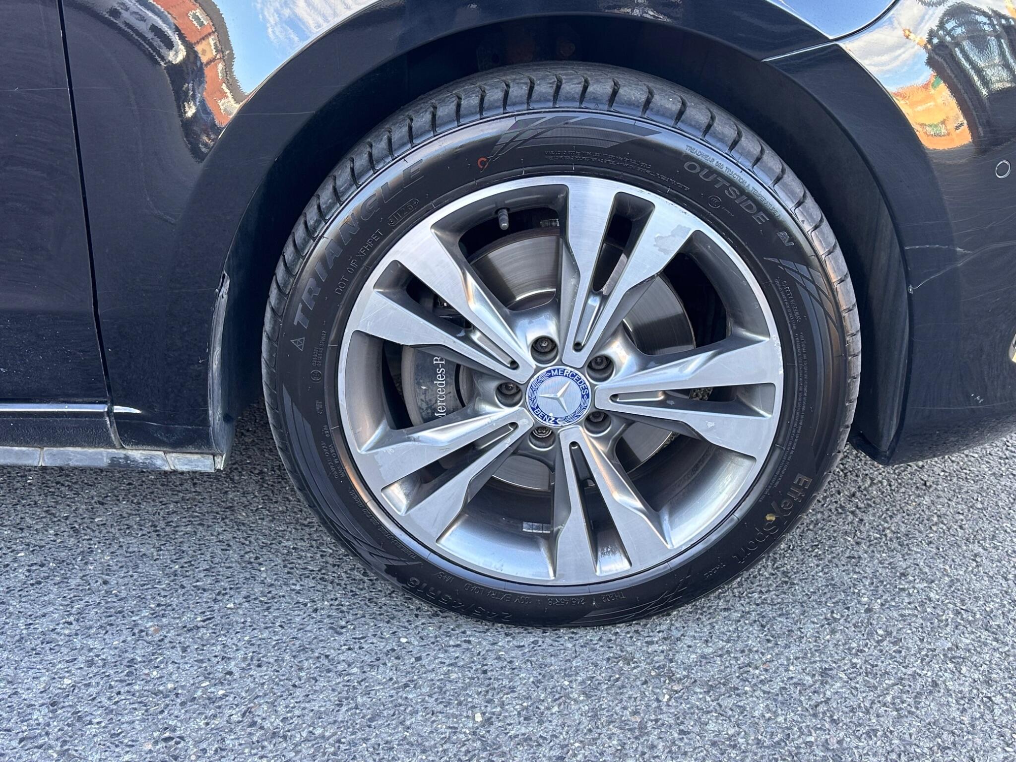 Mercedes-Benz V-Class view 9