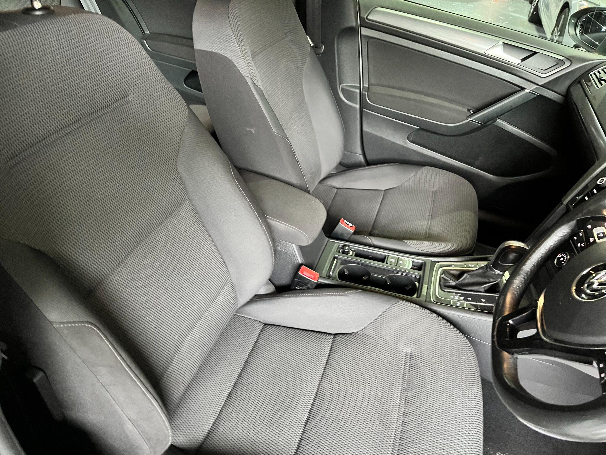 Volkswagen Golf view 17
