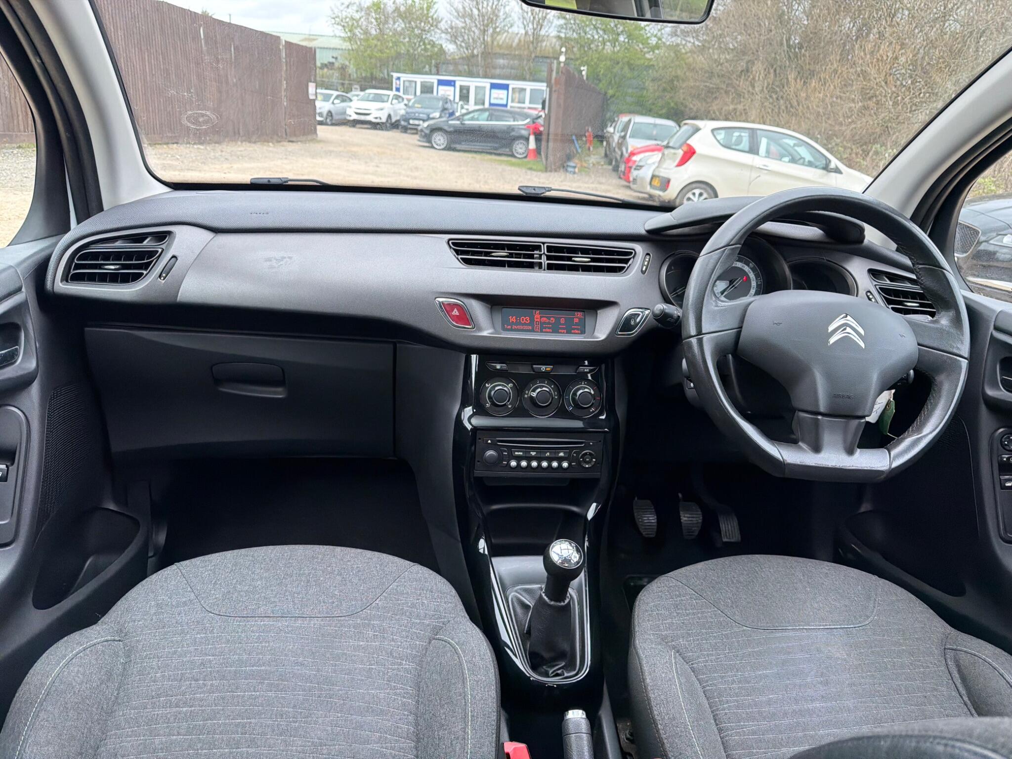 2015 Citroen C3 1.2 PureTech Selection Euro 6 5dr image 18