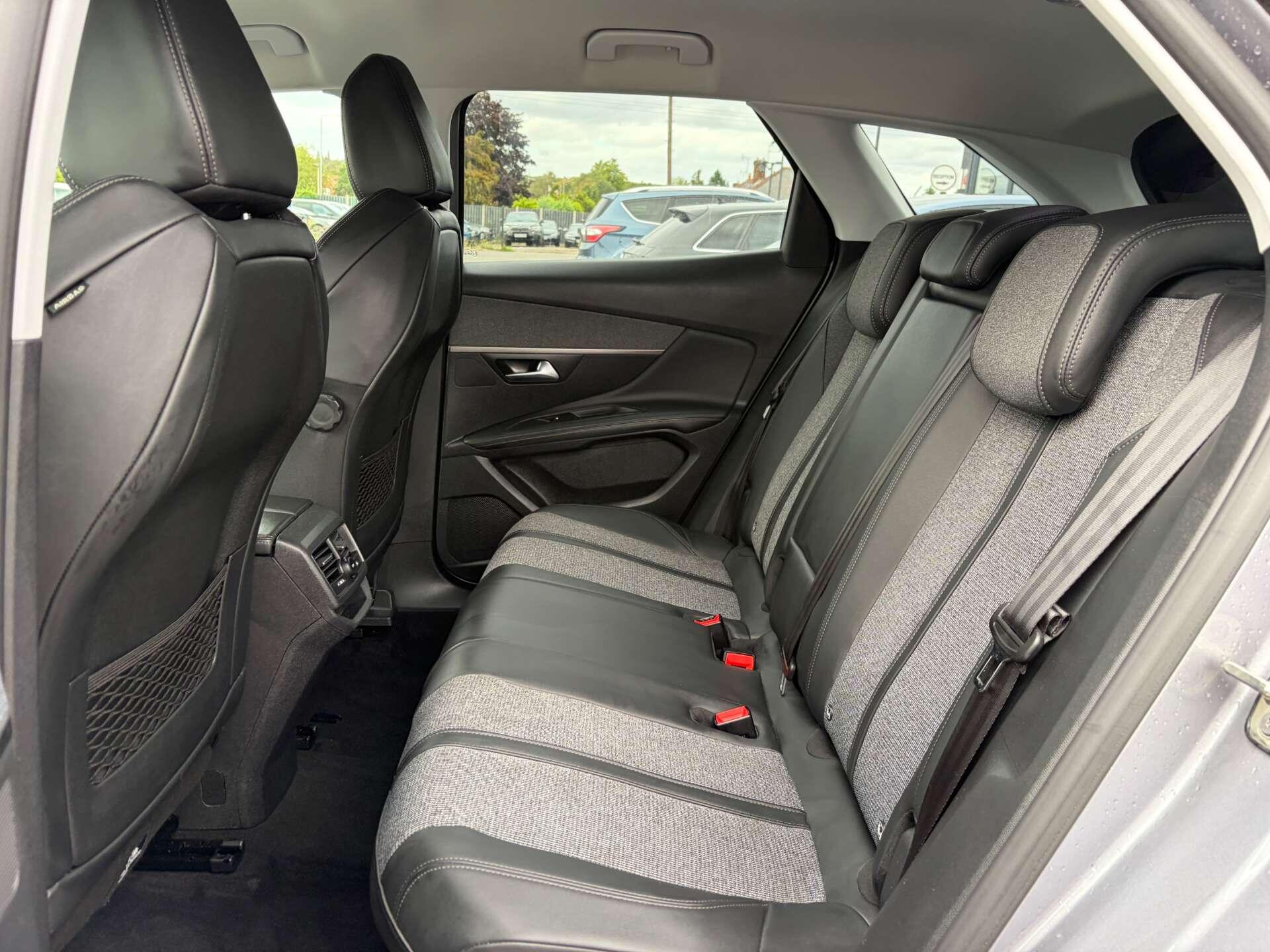 Peugeot 3008 view 15