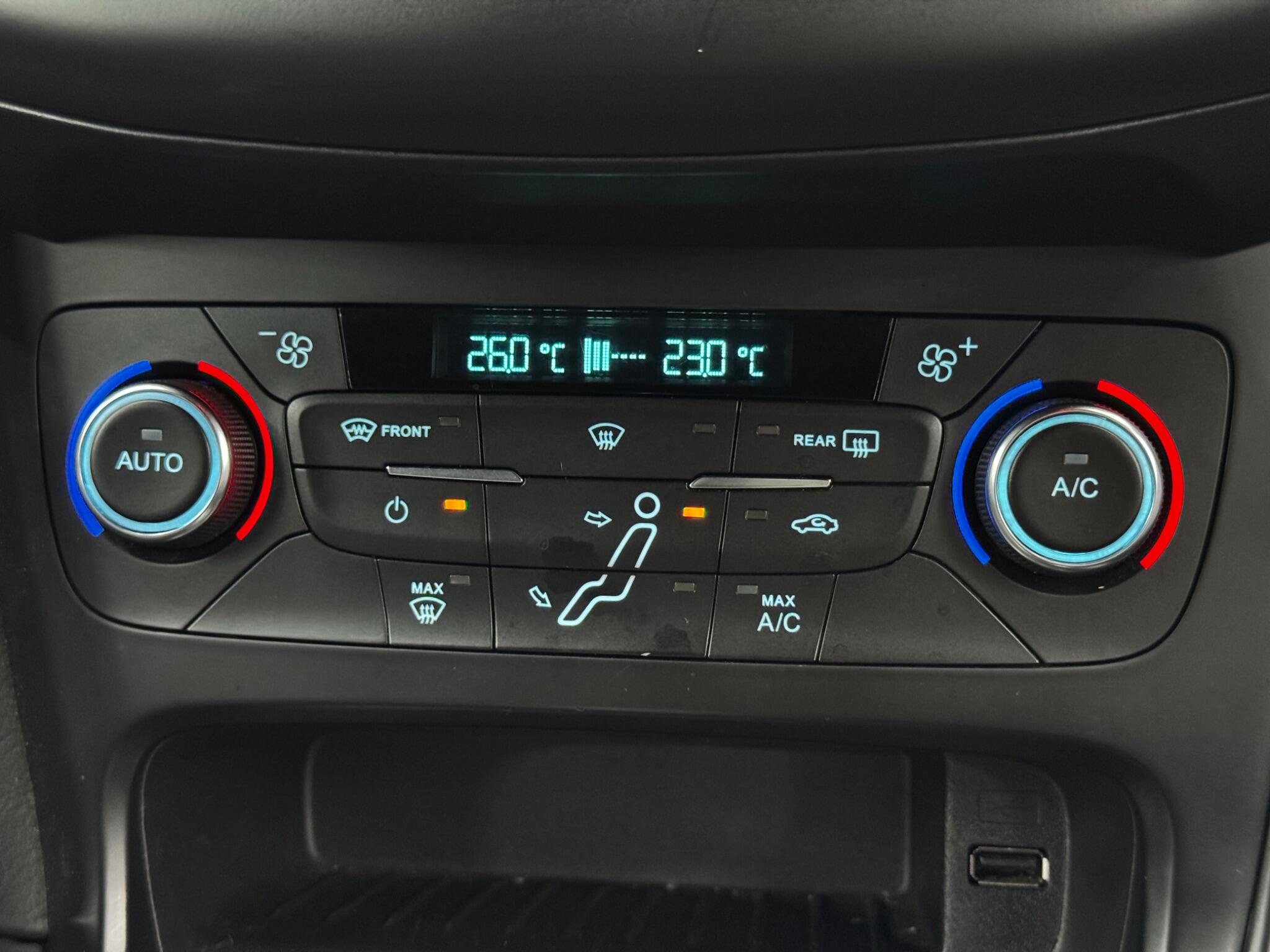Ford Focus view 28