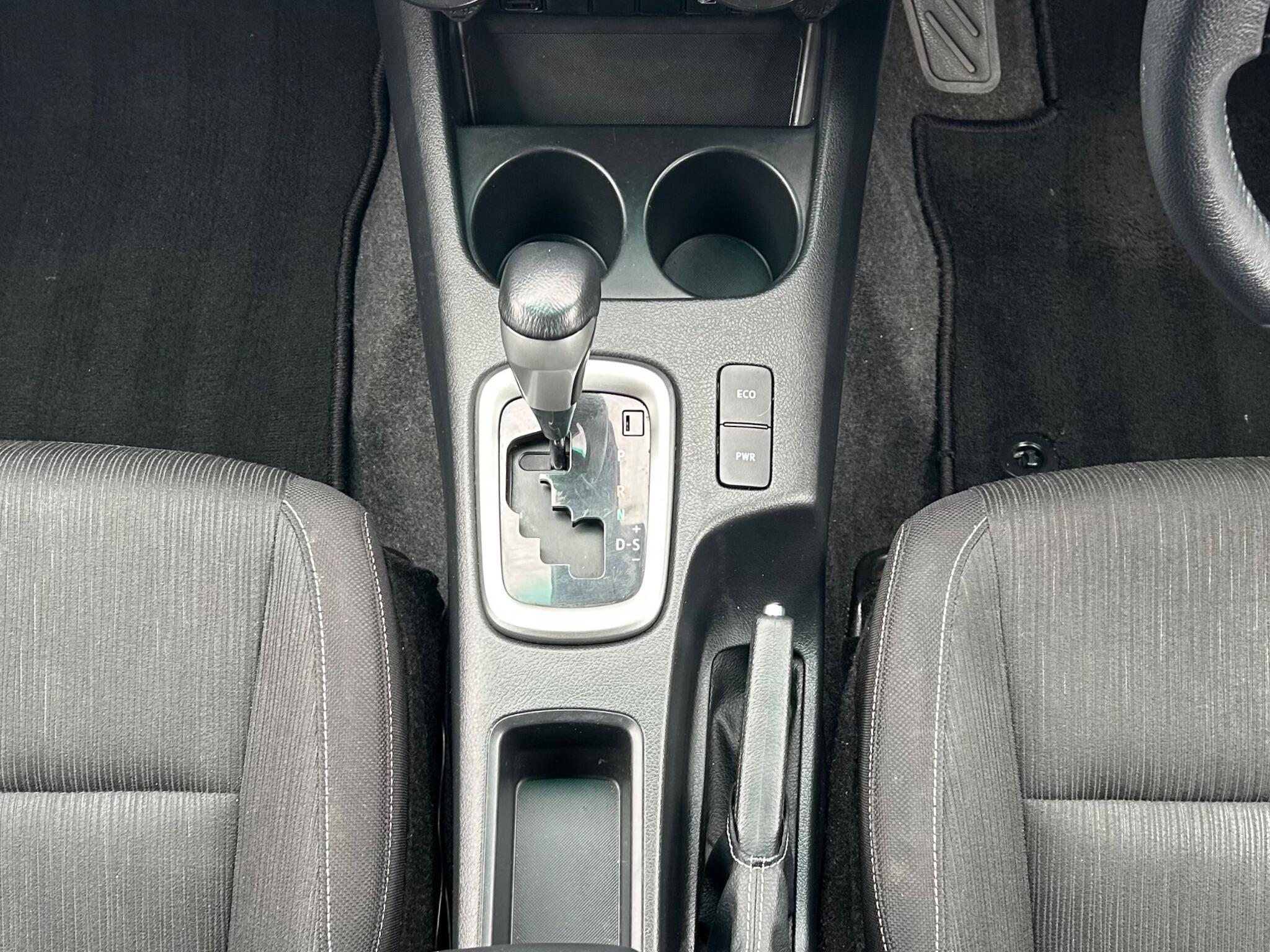 Toyota Hilux view 39
