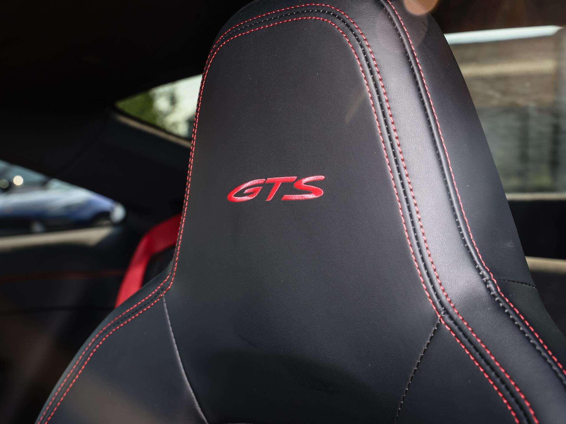 Porsche 911 view 14