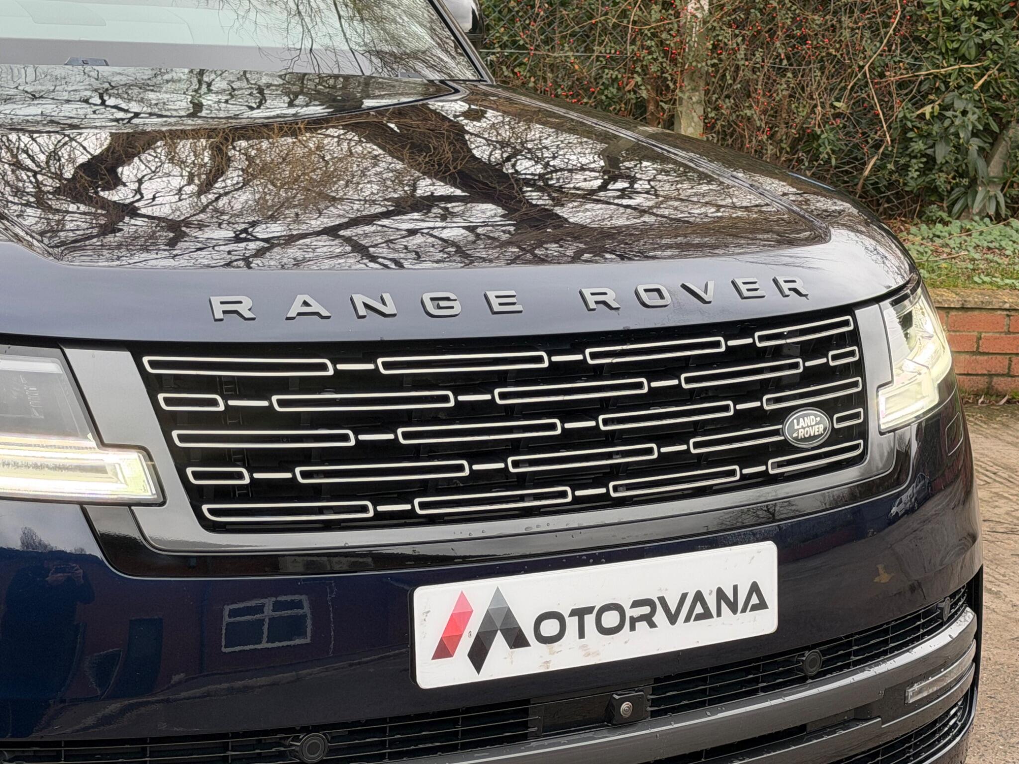 Land Rover Range Rover view 2