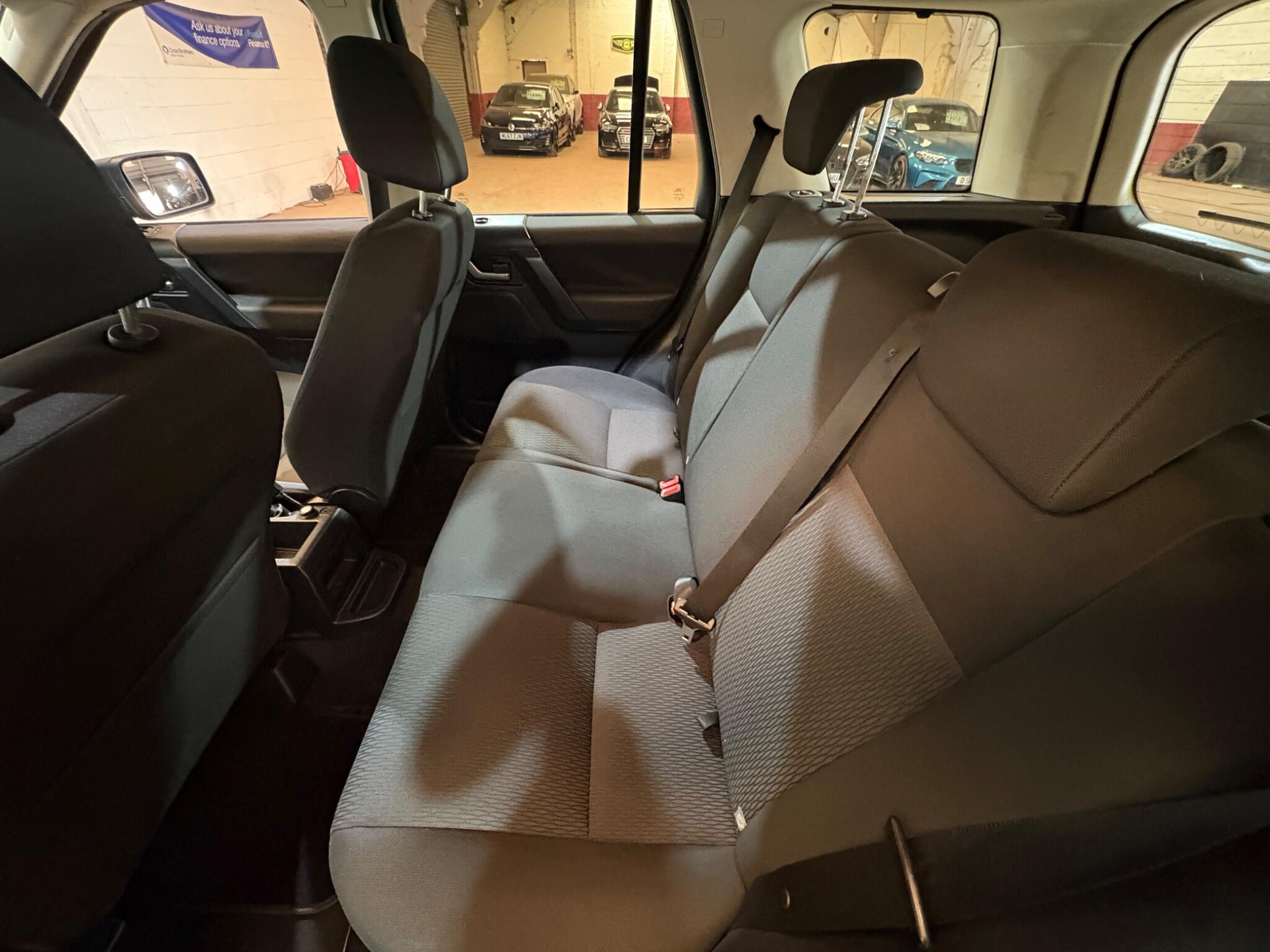 Land Rover Freelander 2 view 28