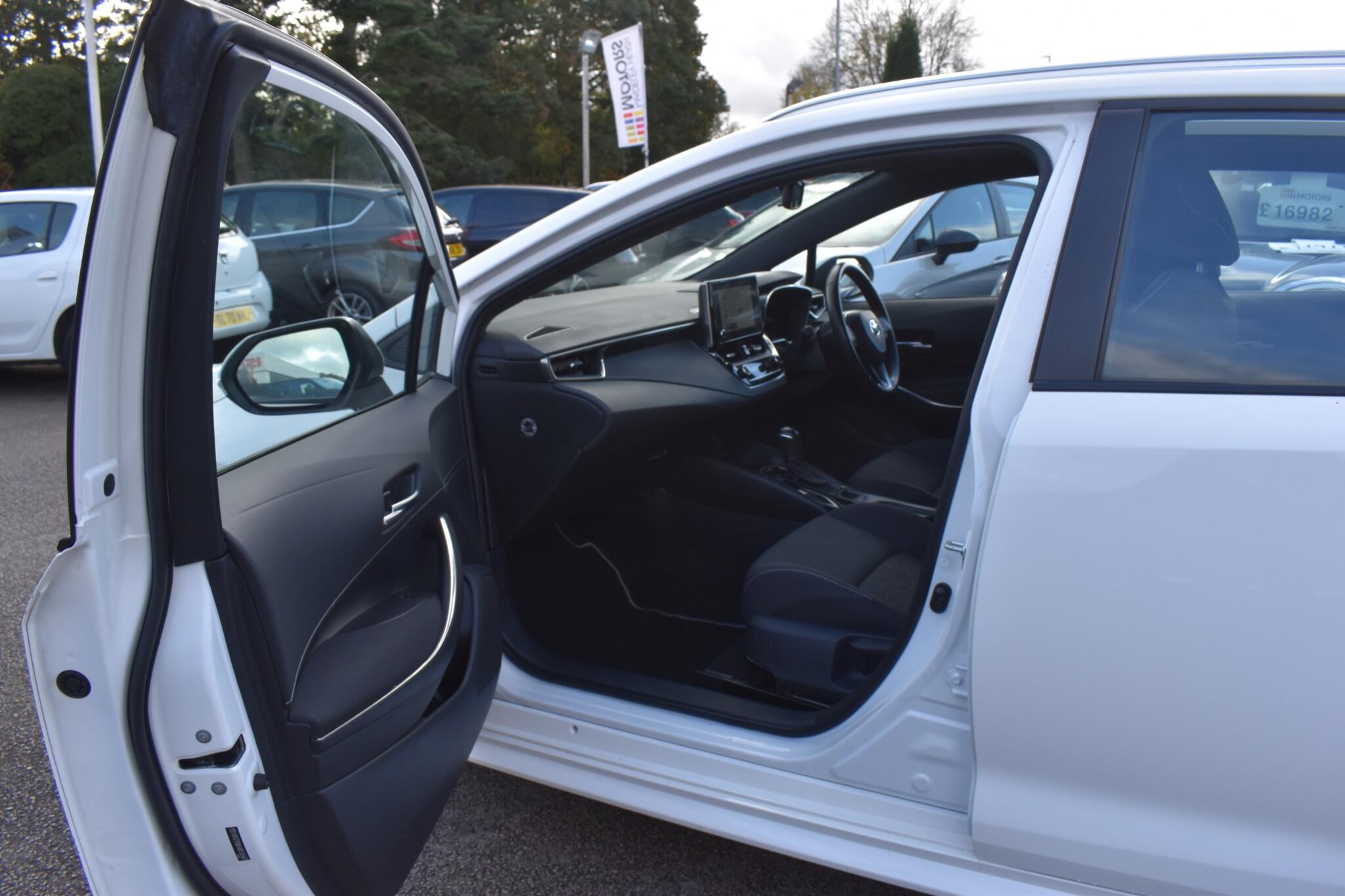 Corolla - 1.8 VVT-h Icon Tech Touring Sports CVT Euro 6 (s/s) 5dr - Image 5