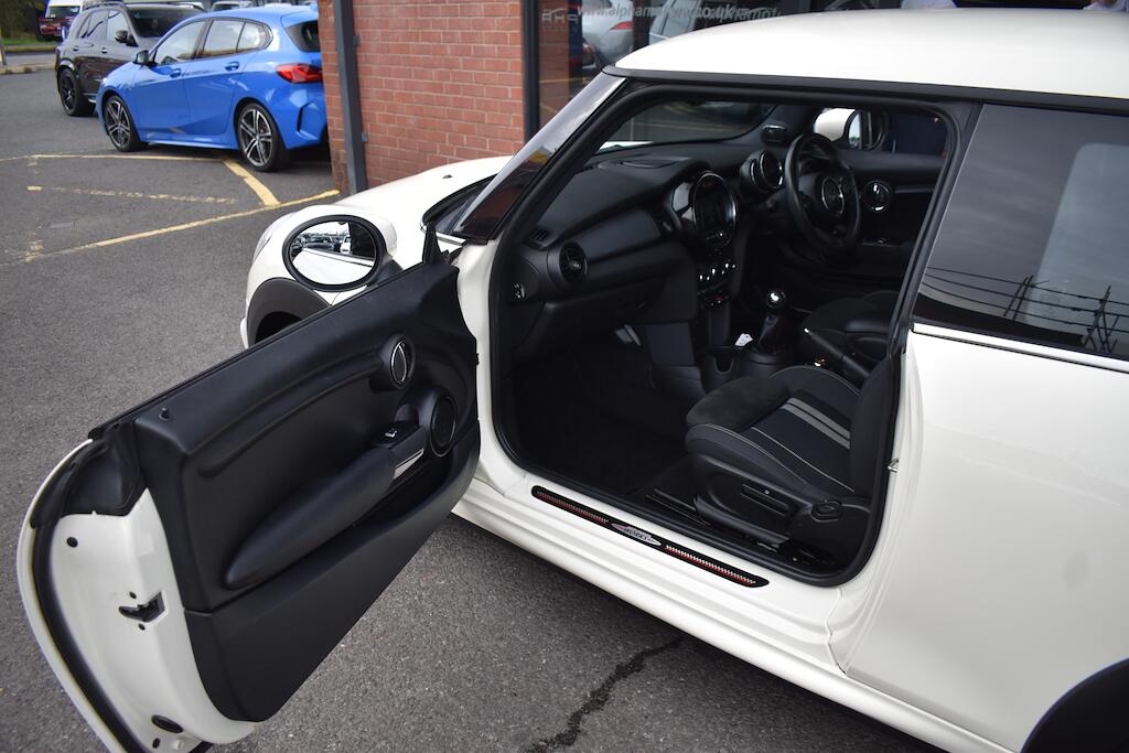 Mini Cooper view 33