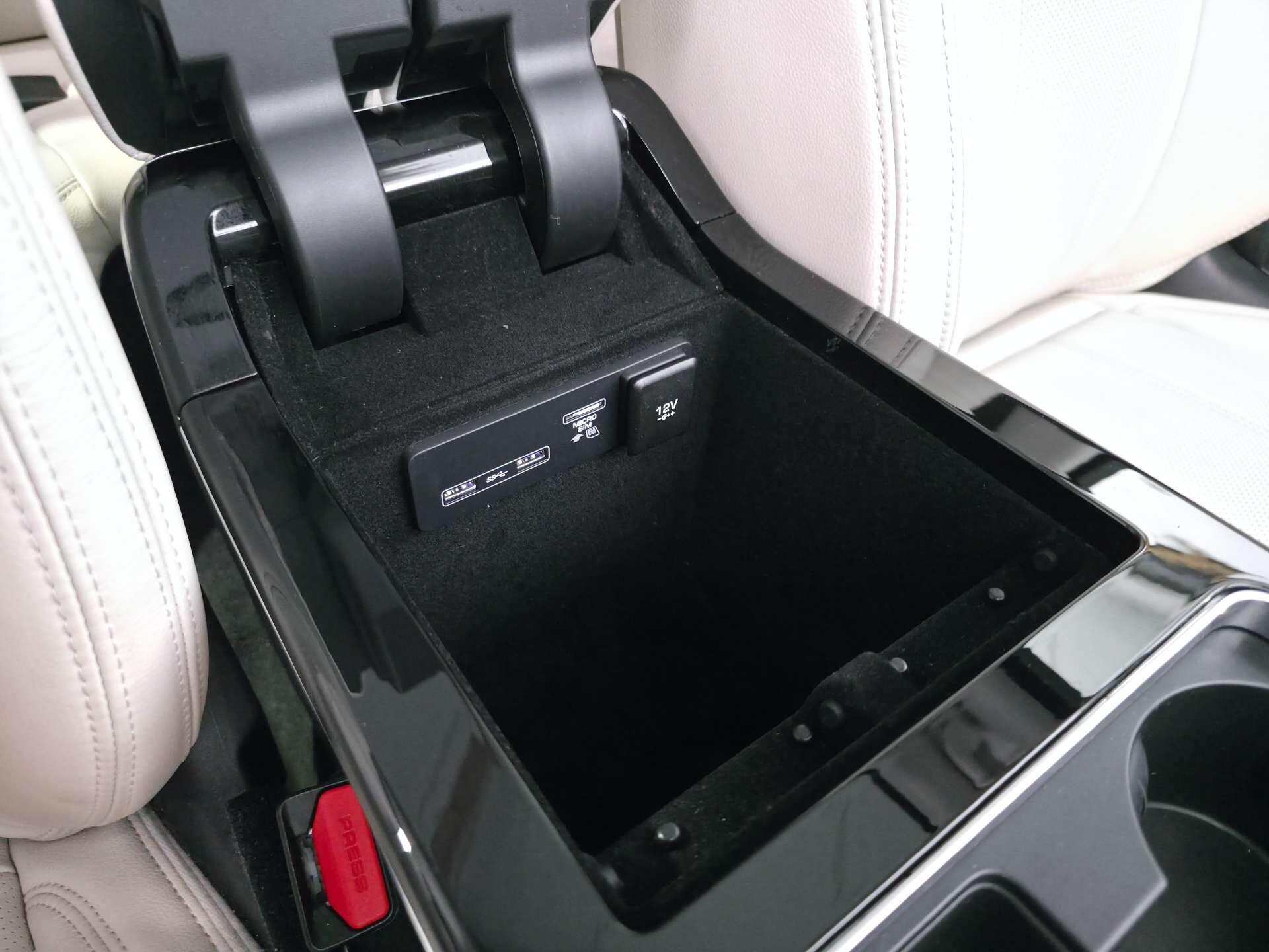 Land Rover Range Rover Velar view 38