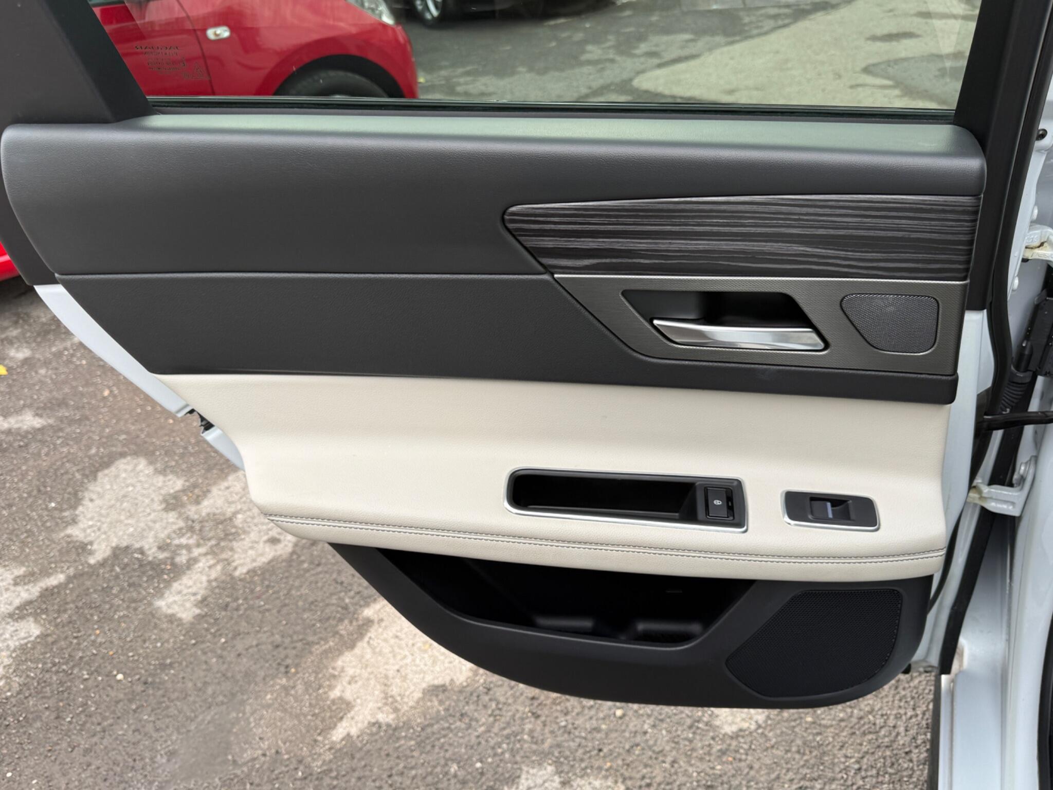 Jaguar XF - Image 50