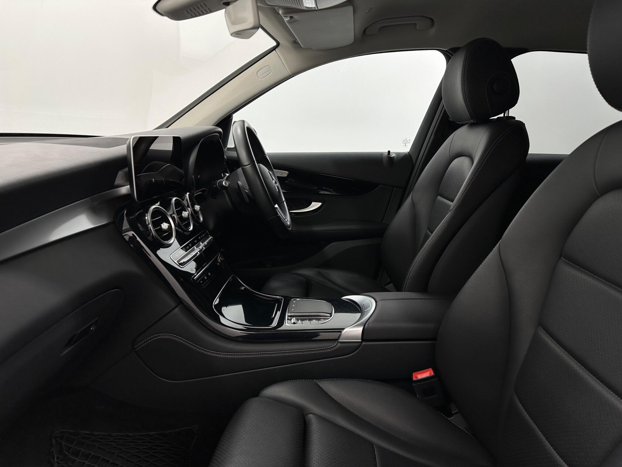 Mercedes-Benz GLC view 35