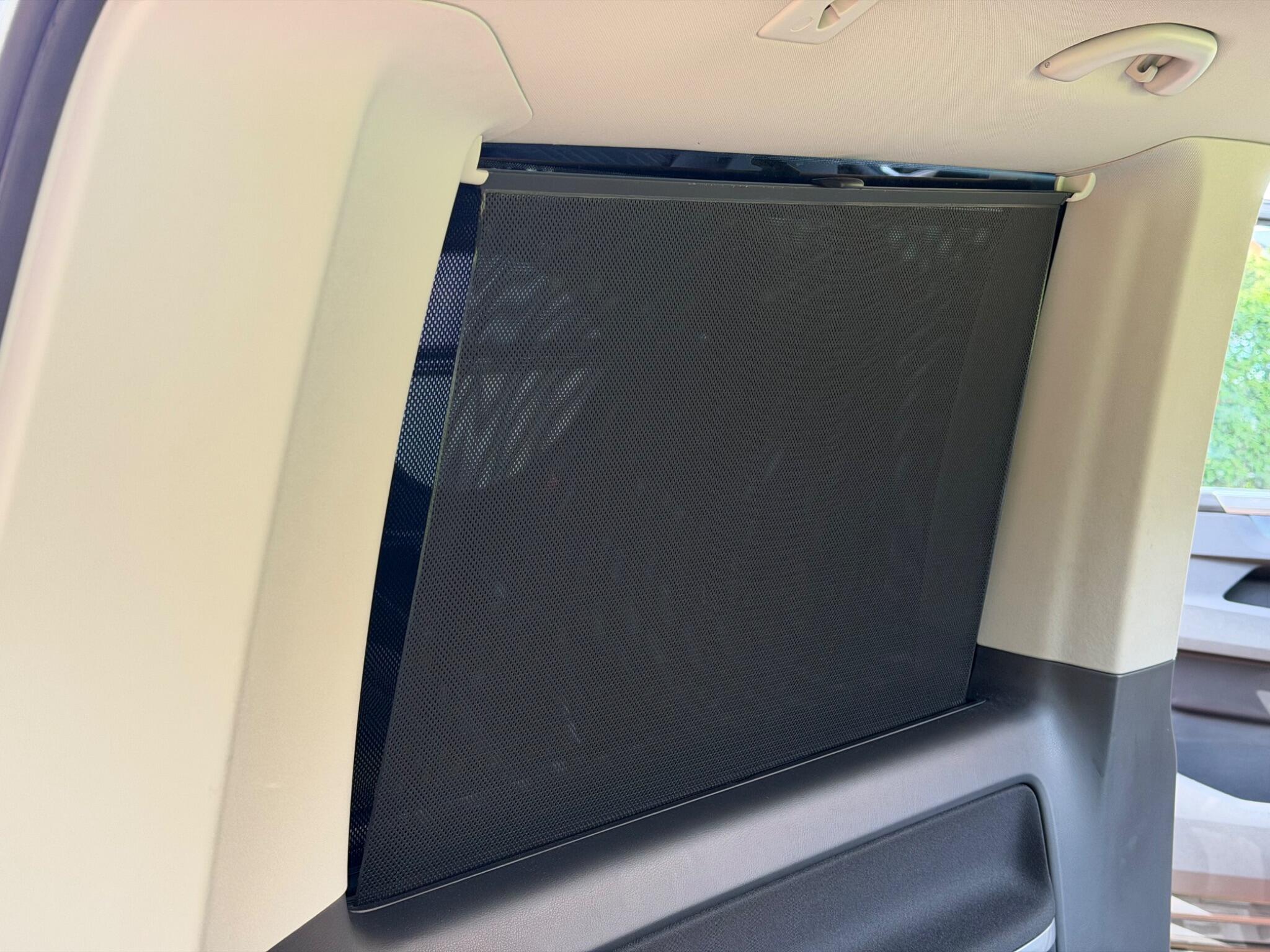 Volkswagen Caravelle view 33