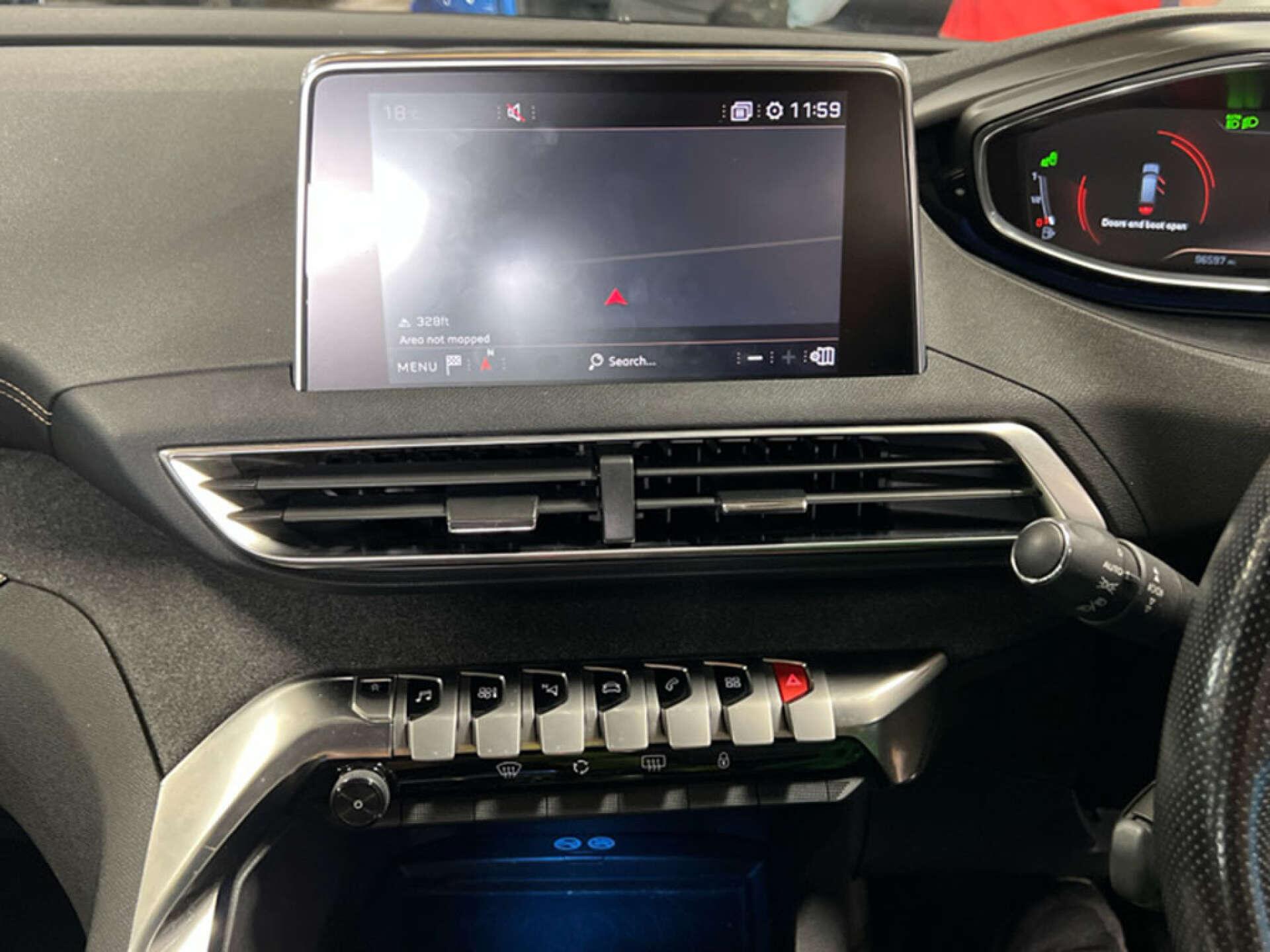Peugeot 5008 view 3
