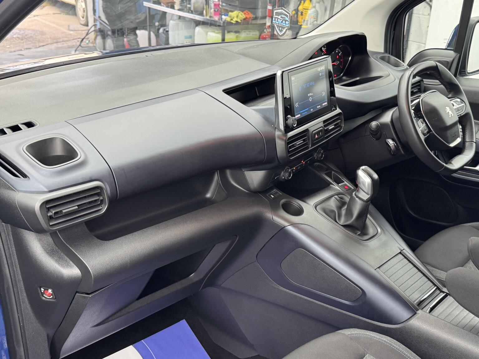 Peugeot Rifter view 37