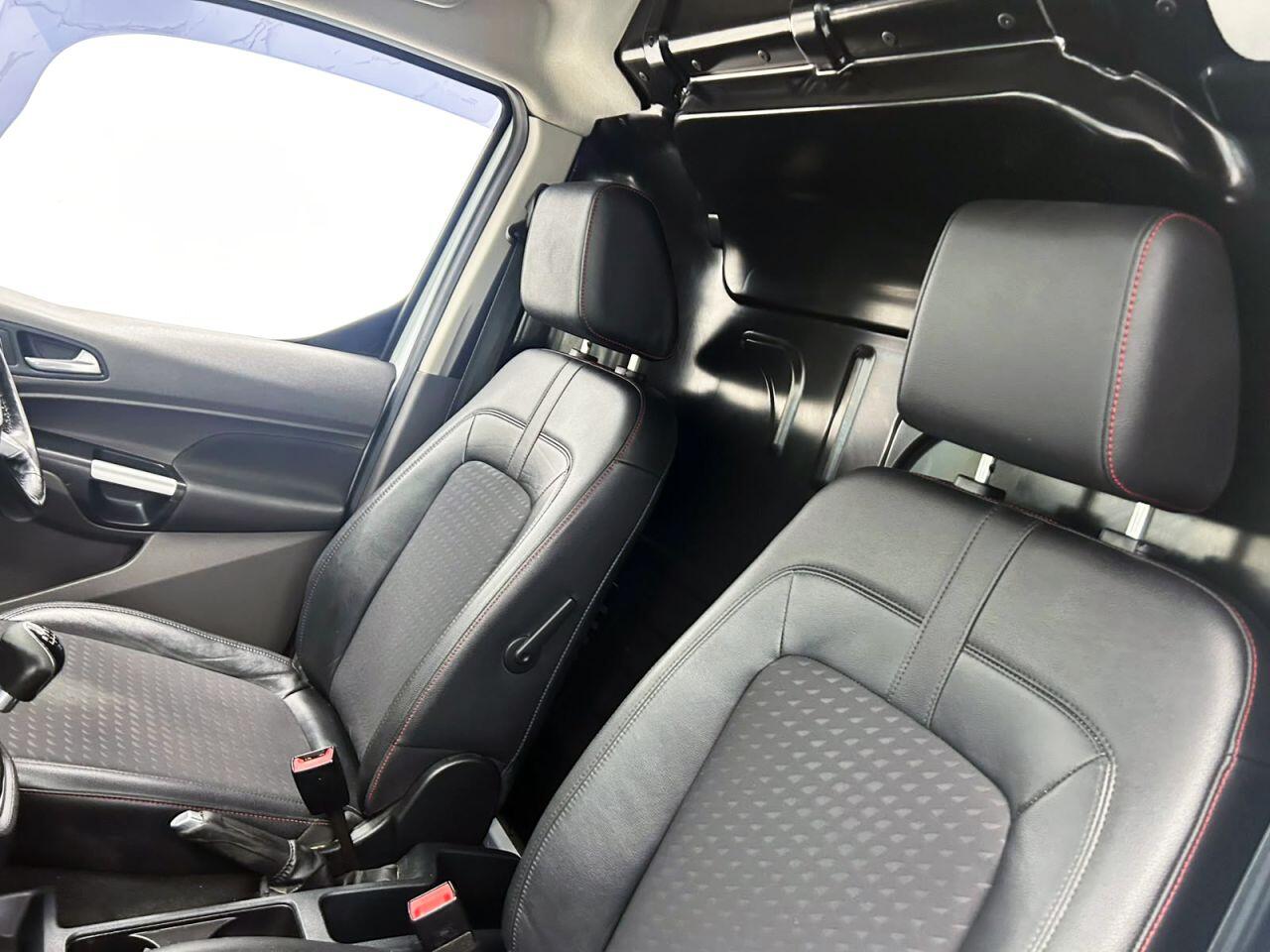 Ford Transit Connect view 19
