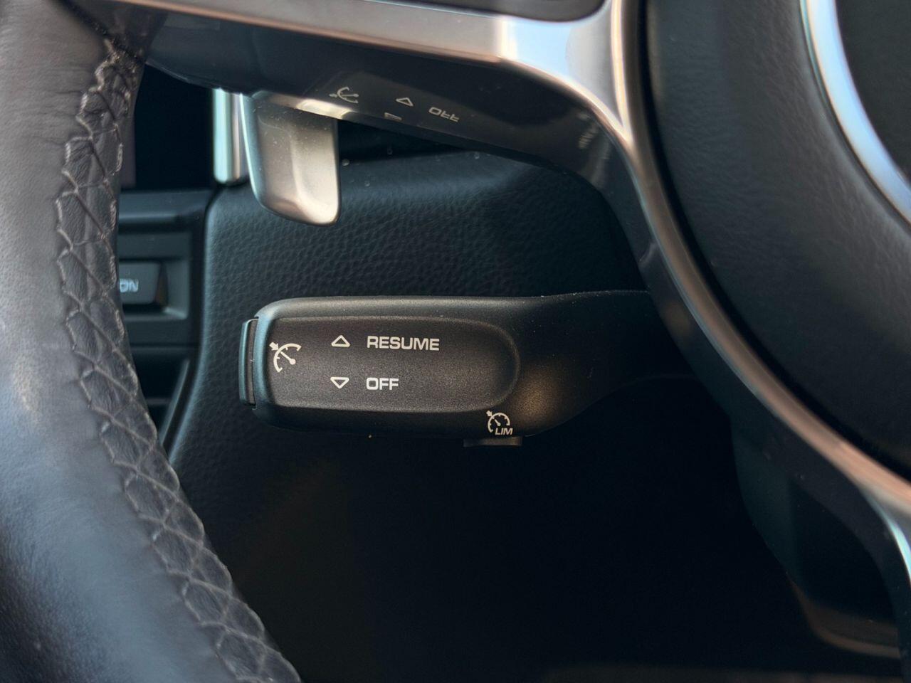 Porsche Macan view 40