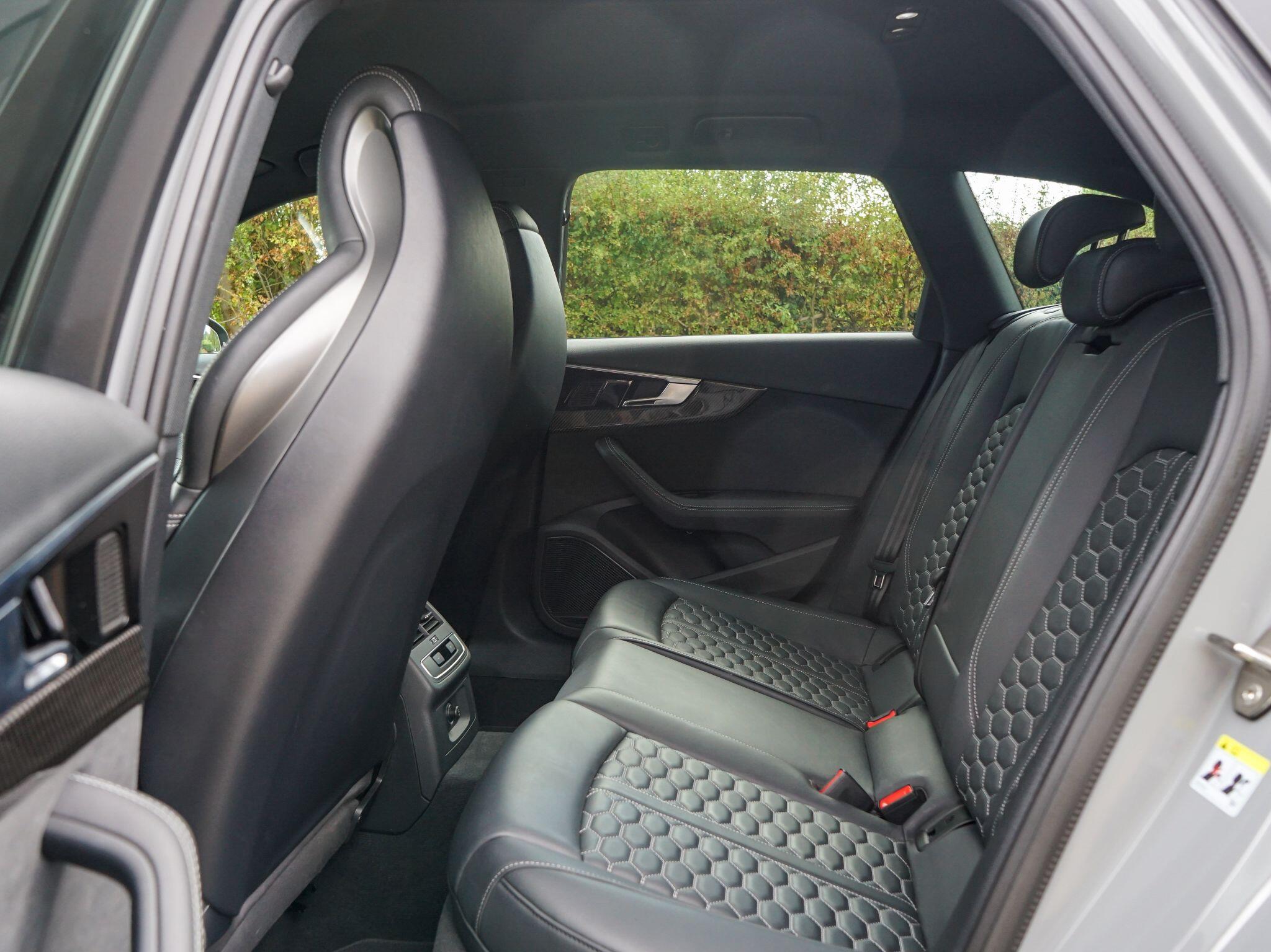 Audi RS4 Avant view 16