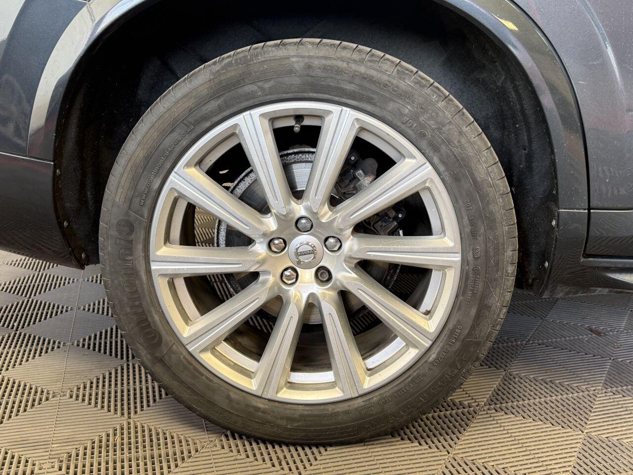 Volvo XC90 view 19